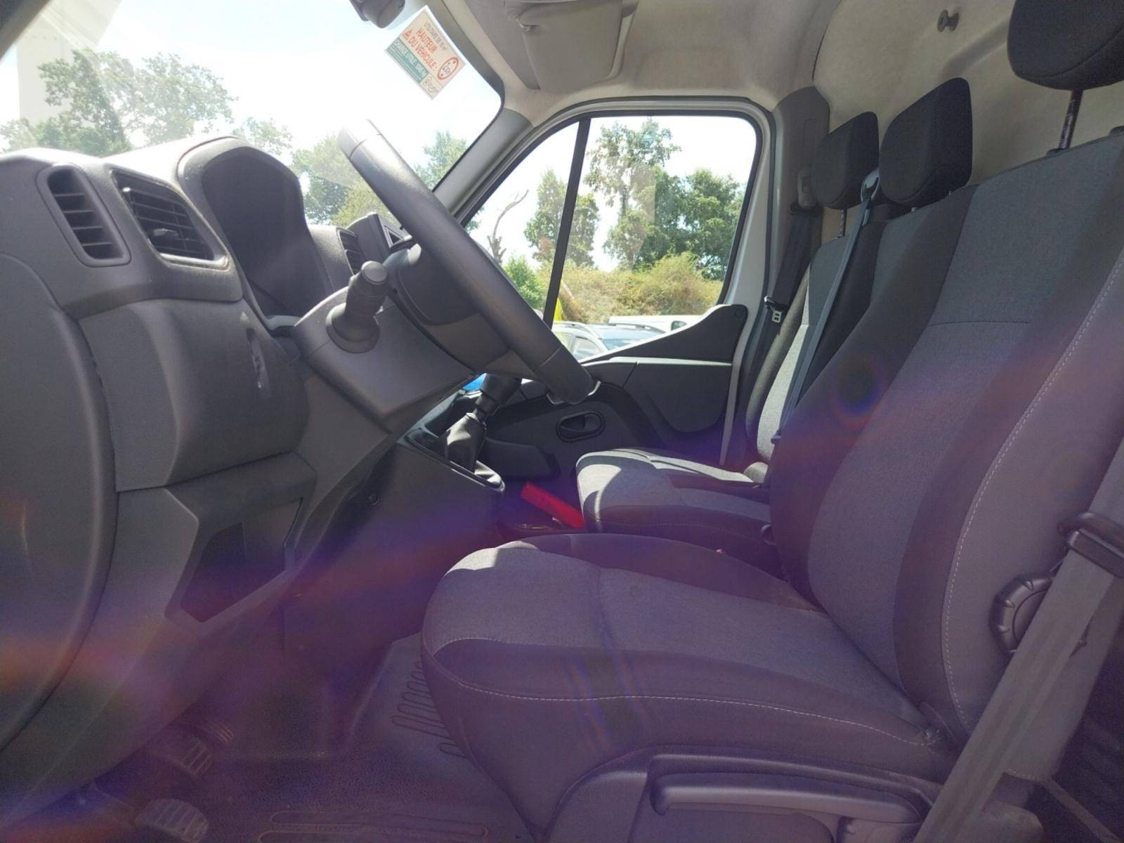 Vente en ligne Renault Master Fourgon MASTER FGN TRAC F3500 L3H3 BLUE DCI 135 au prix de 26 890 €