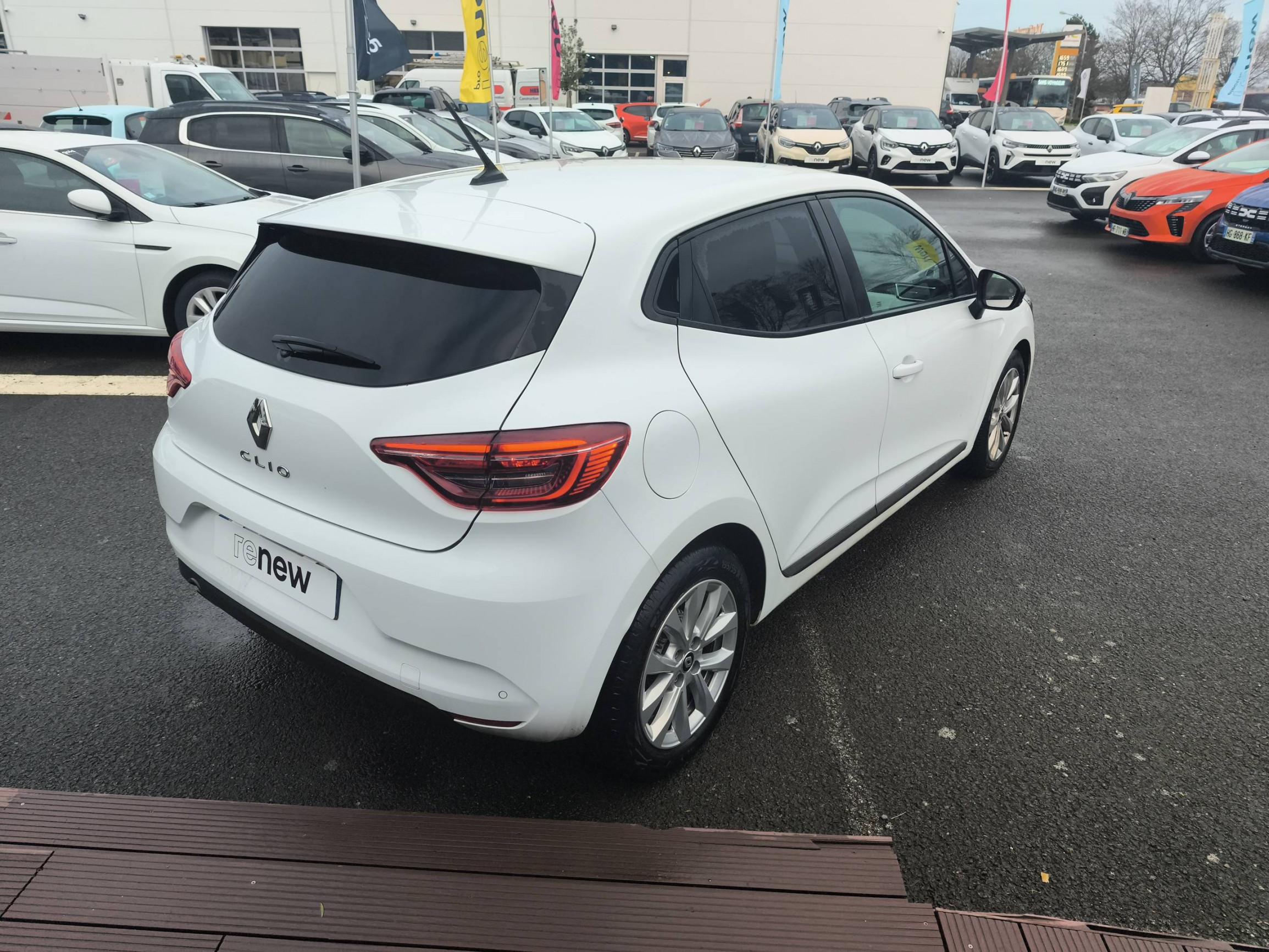 Vente en ligne Renault Clio 5 Clio TCe 100 GPL au prix de 12 990 €