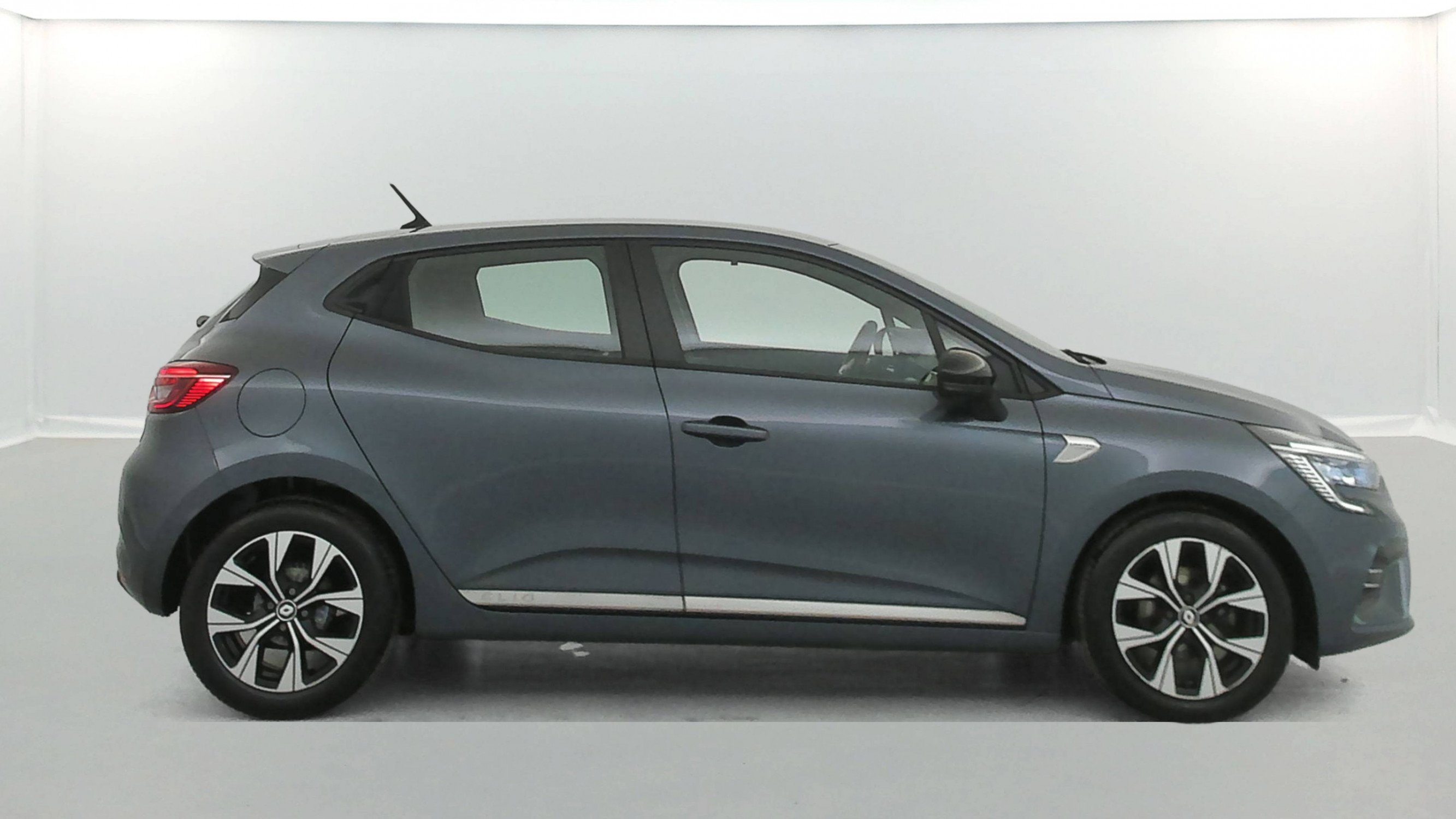 Vente en ligne Renault Clio 5 Clio TCe 90 - 21N au prix de 14 990 €