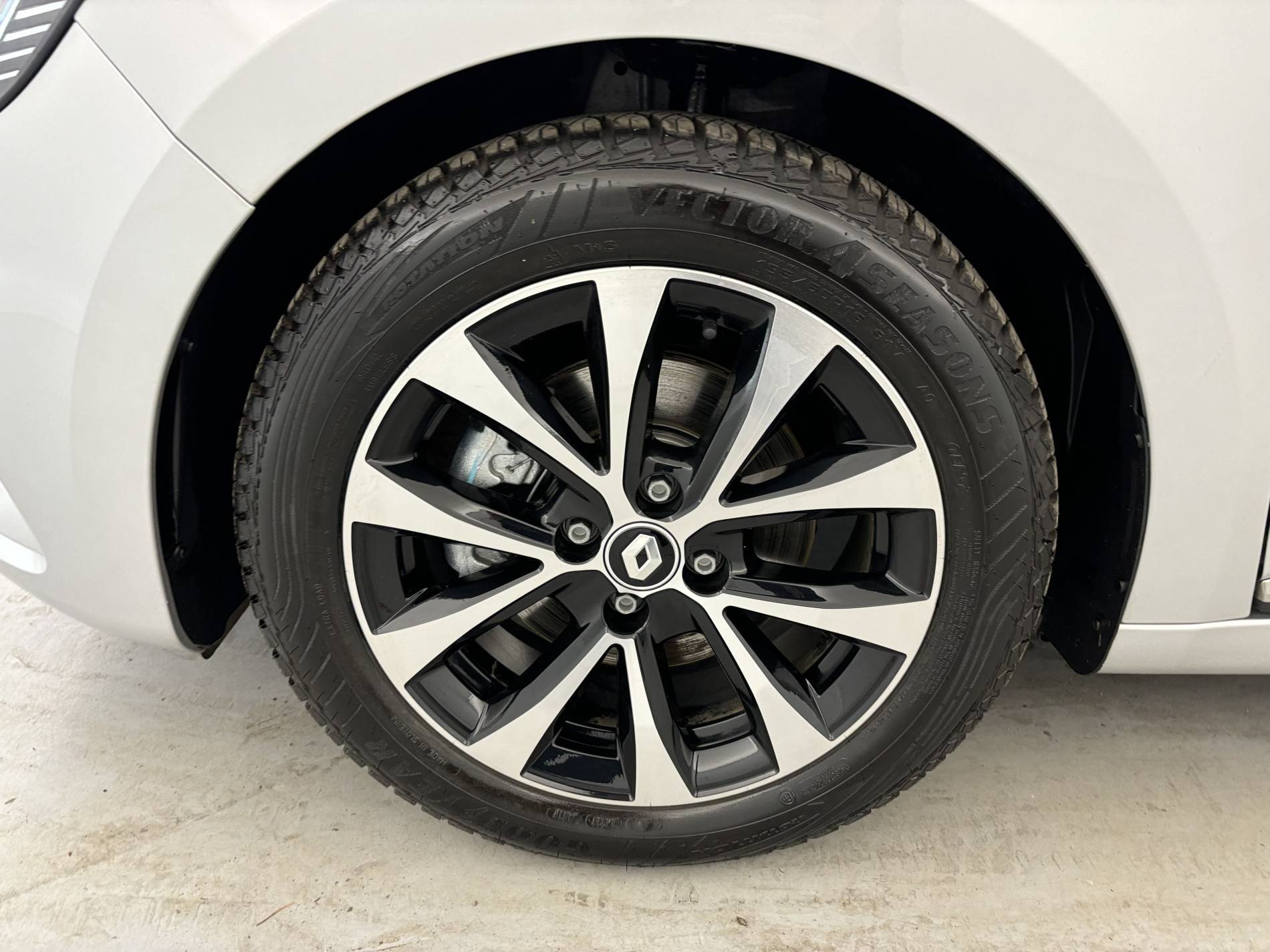 Vente en ligne Renault Clio 5 Clio E-Tech full hybrid 145 au prix de 18 890 €