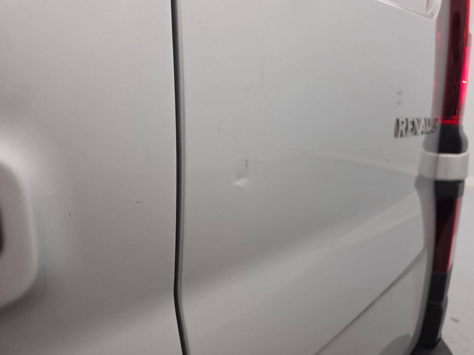Vente en ligne Renault Trafic 3 Fourgon TRAFIC FGN L1H1 1000 KG DCI 120 au prix de 17 990 €