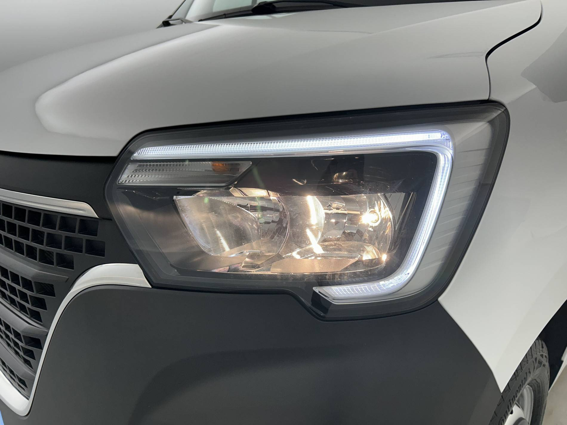 Vente en ligne Renault Master Fourgon MASTER FGN TRAC F3500 L3H3 BLUE DCI 135 au prix de 27 490 €