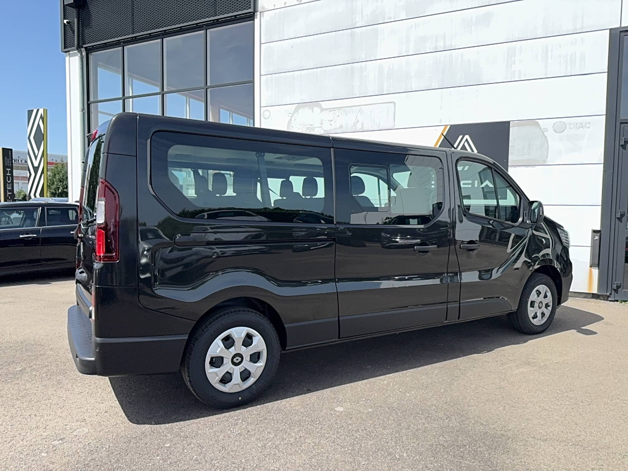 Vente en ligne Renault Trafic 3 Fourgon TRAFIC FG BLUE DCI 150 L2H2 3T GSR2 au prix de 30 990 €