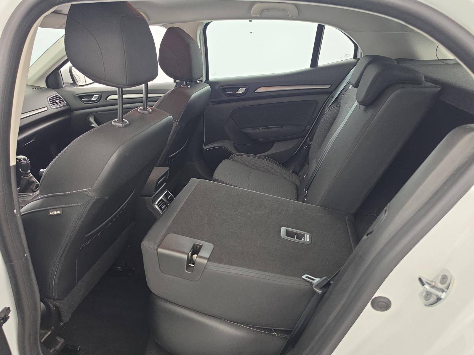Vente en ligne Renault Megane 4  Blue dCi 115 au prix de 13 490 €