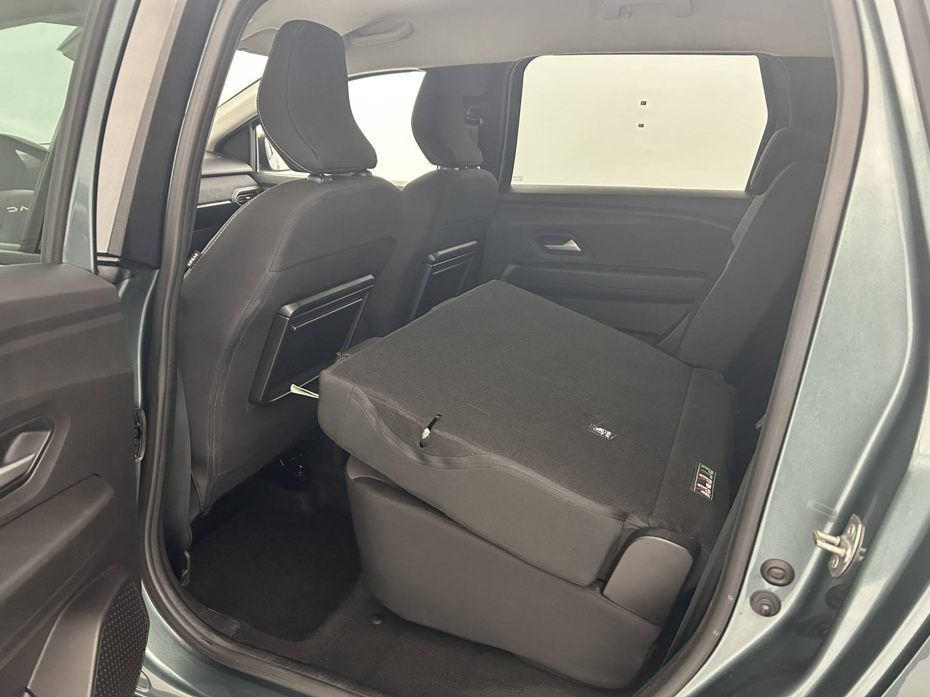 Vente en ligne Dacia Jogger  Hybrid 140 7 places GSR2 au prix de 23 890 €