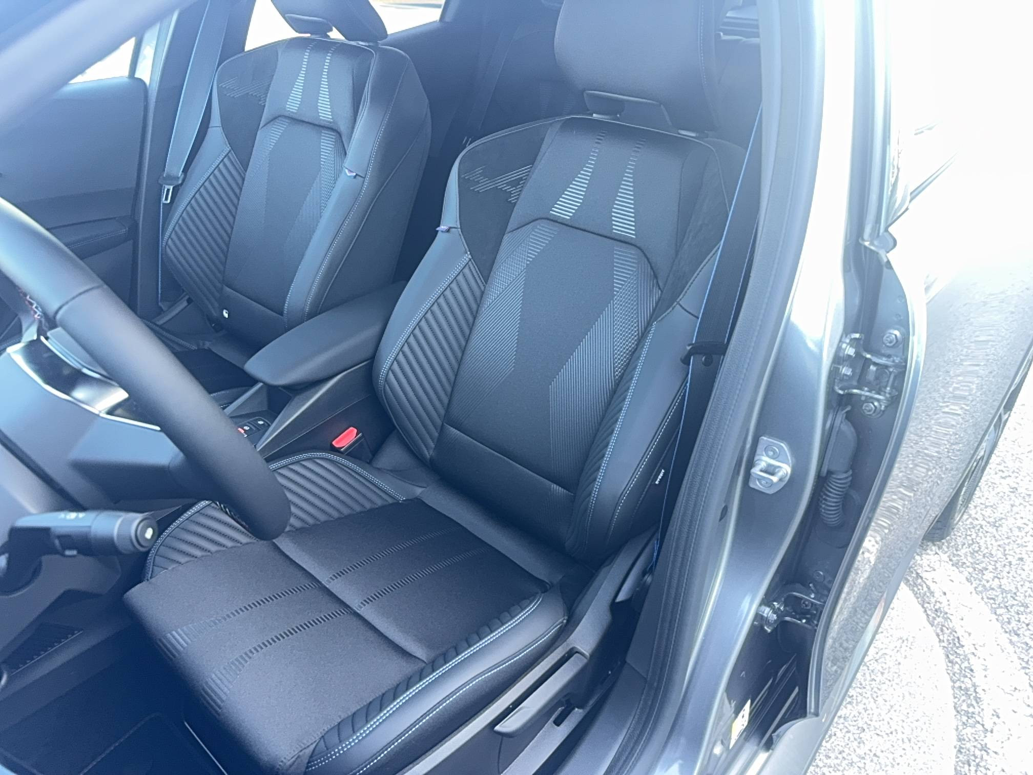 Vente en ligne Renault Clio 6 Clio E-Tech full hybrid 160 ch au prix de 28 490 €