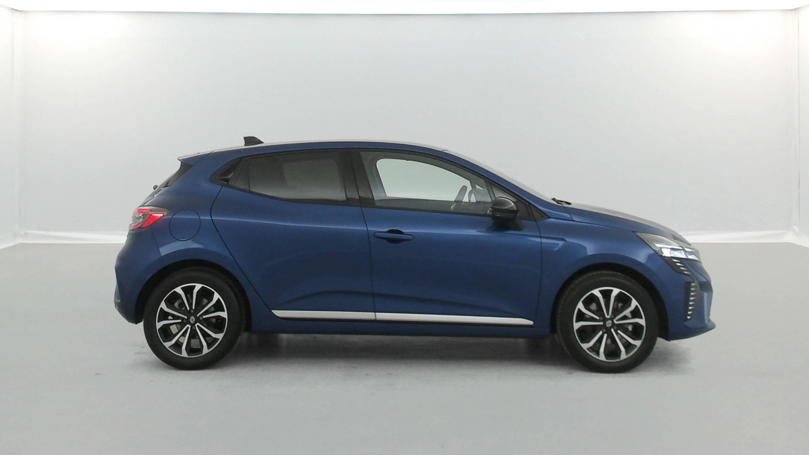 Vente en ligne Renault Clio 5 Clio E-Tech full hybrid 145 ch GSR2 au prix de 20 990 €