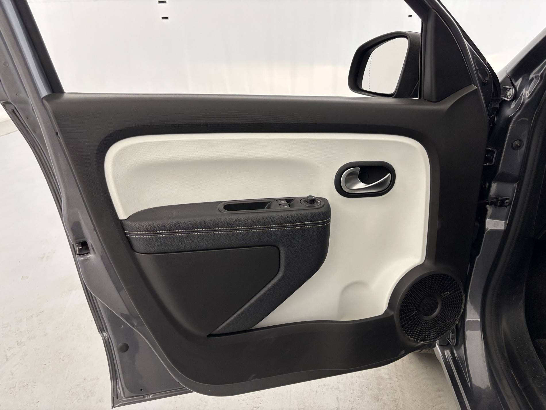 Vente en ligne Renault Twingo 3  TCe 95 au prix de 11 990 €