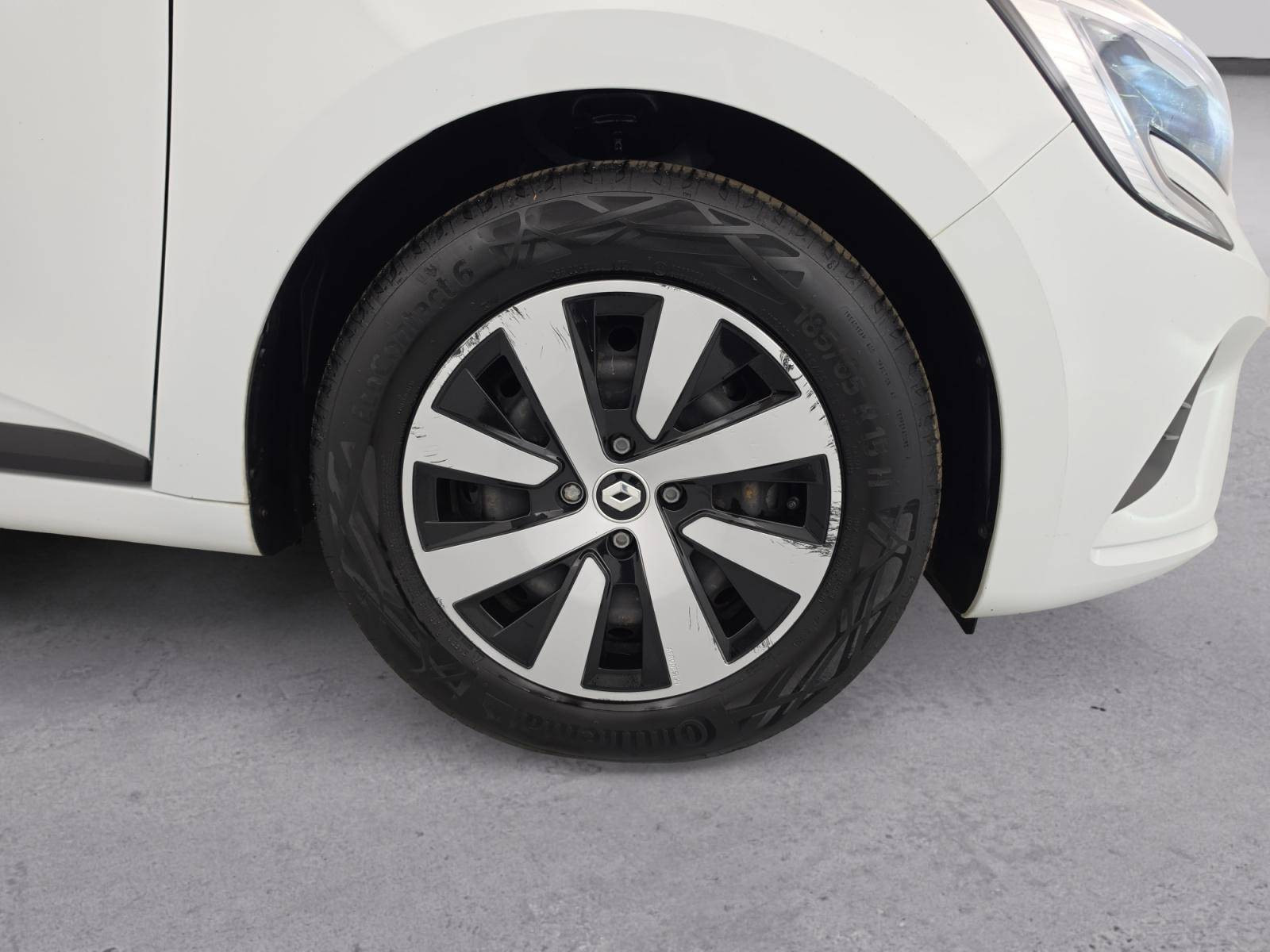 Vente en ligne Renault Clio 5 Clio E-Tech full hybrid 145 au prix de 17 350 €