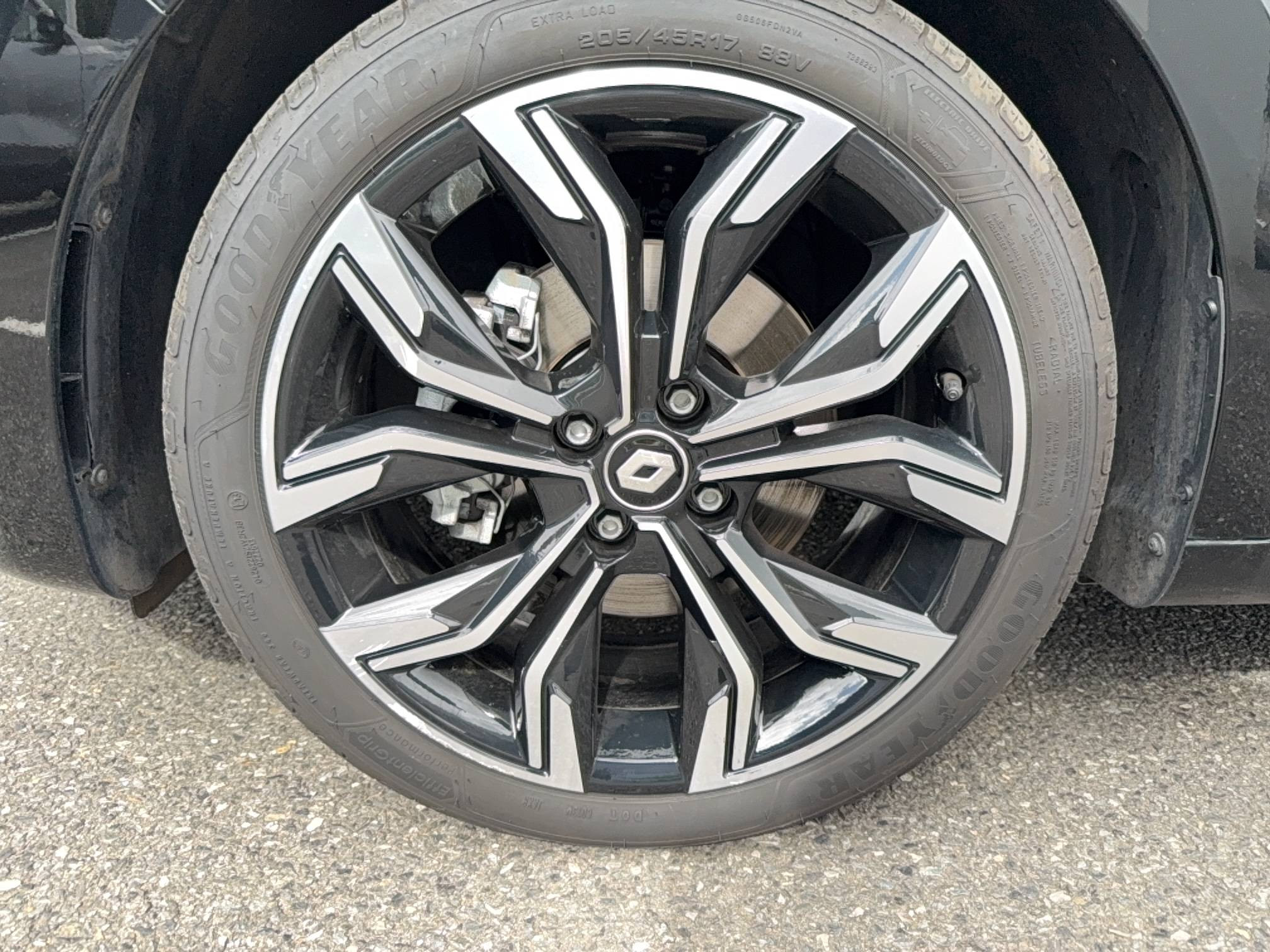 Vente en ligne Renault Clio 5 Clio E-Tech 140 - 21N au prix de 18 900 €