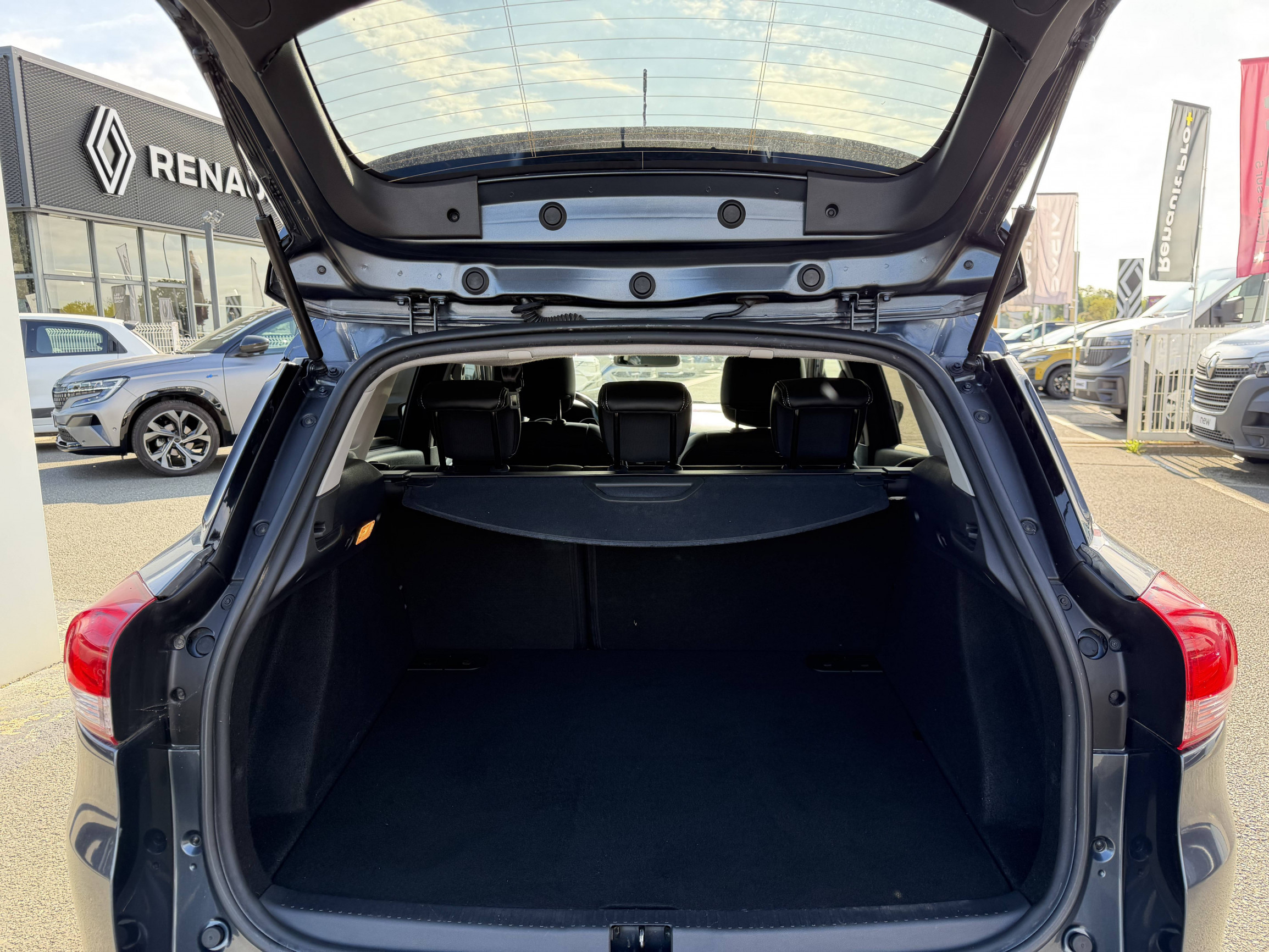 Vente en ligne Renault Clio 4 Estate Clio Estate dCi 90 Energy au prix de 11 490 €