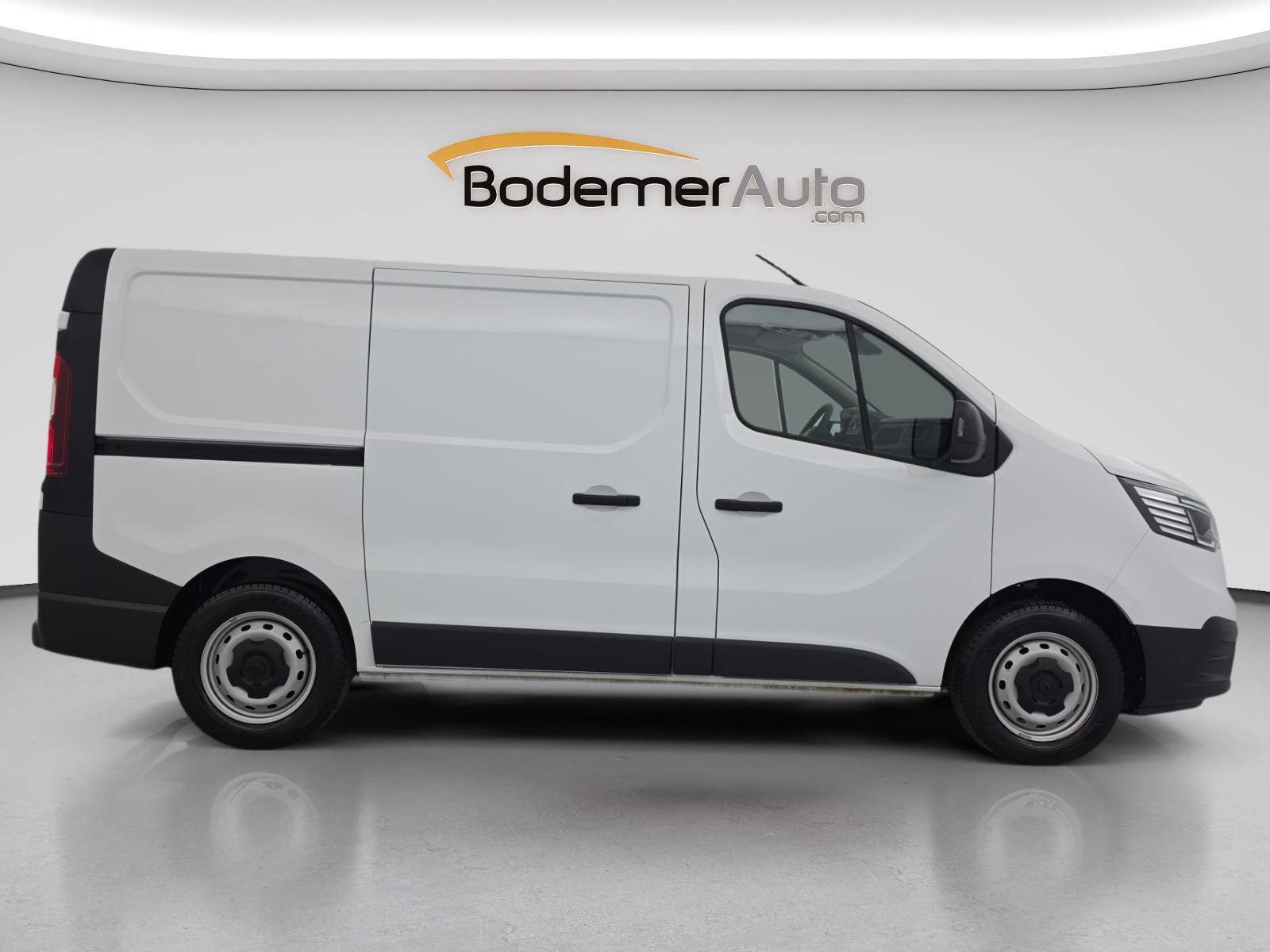 Vente en ligne Renault Trafic 3 Fourgon TRAFIC FG BLUE DCI 130 L1H1 3T GSR2 au prix de 23 900 €