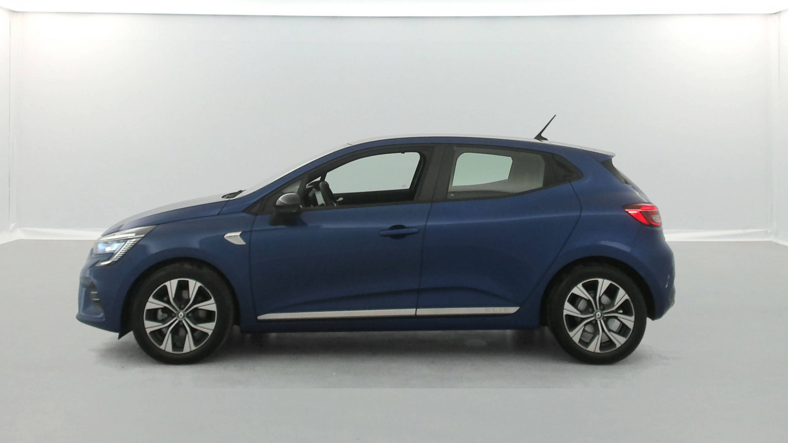 Vente en ligne Renault Clio 5 Clio E-Tech 140 - 21N au prix de 14 990 €