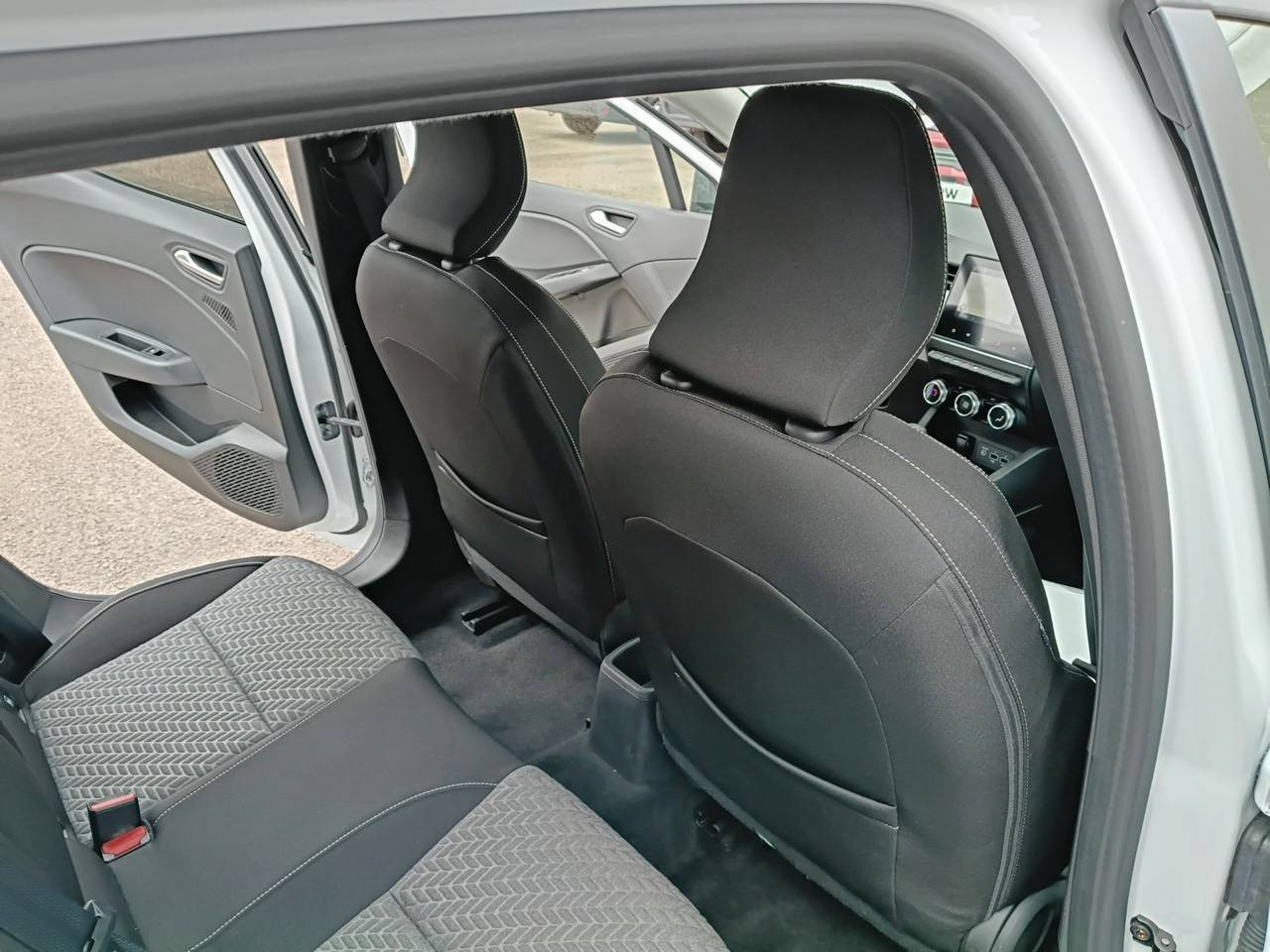 Vente en ligne Renault Clio 5 Clio E-Tech full hybrid 145 au prix de 16 490 €