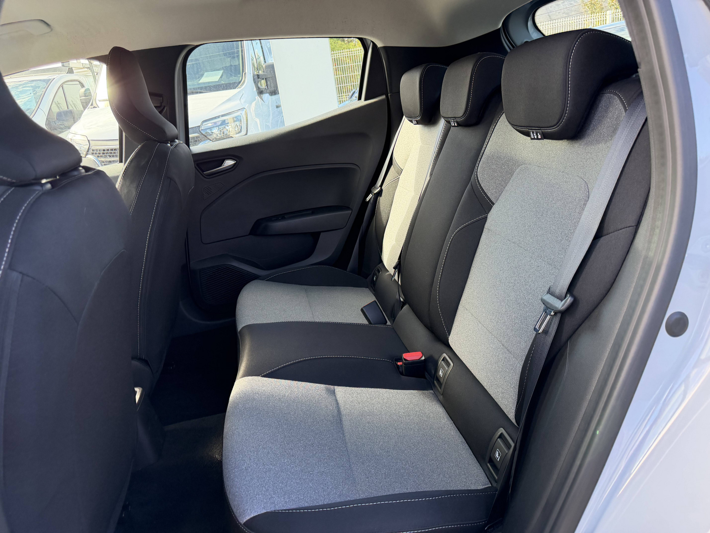 Vente en ligne Renault Clio 5 Clio Eco-G 100 ch GSR2 au prix de 15 990 €