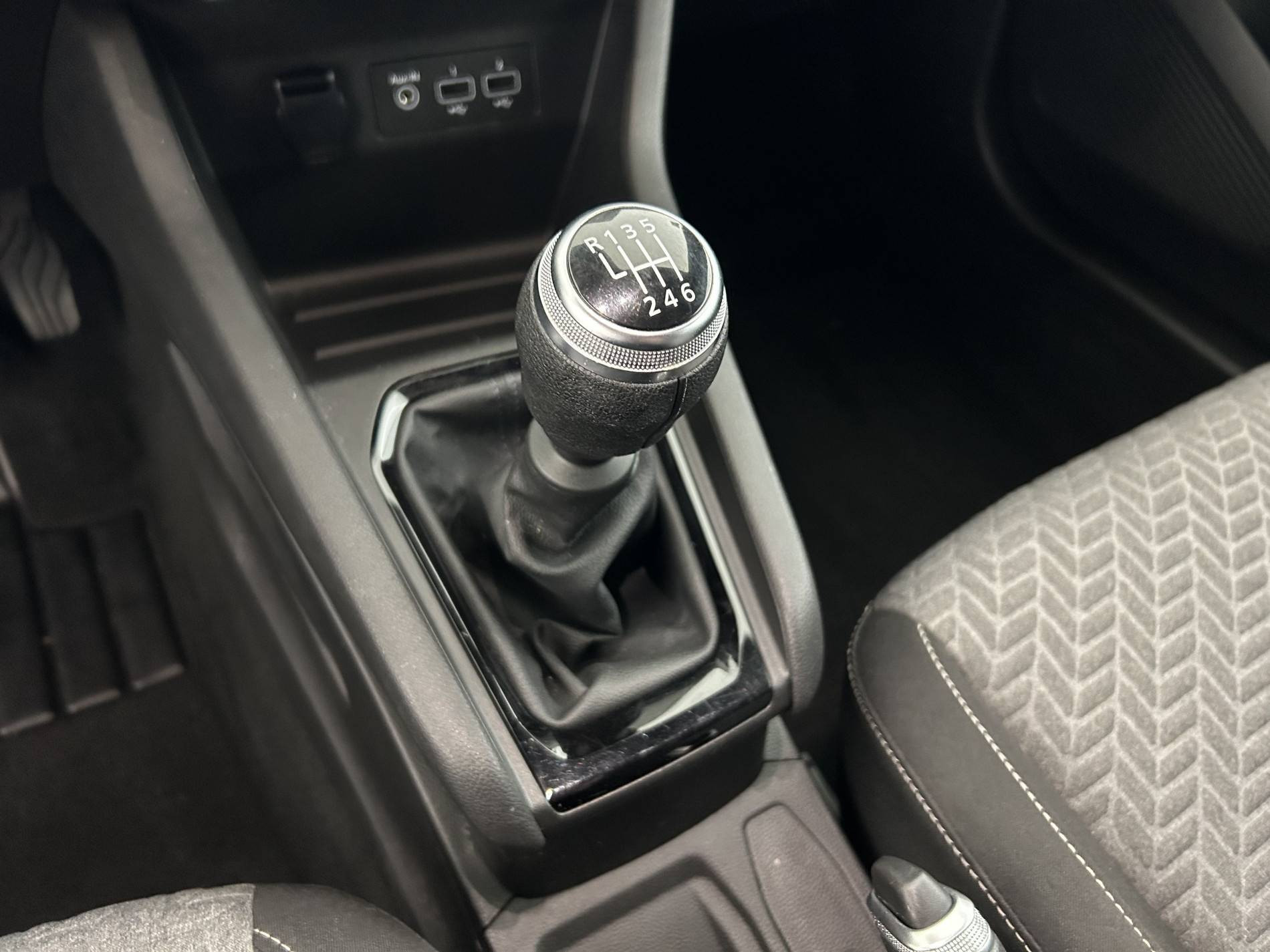 Vente en ligne Renault Clio 5 Clio TCe 90 - 21N au prix de 14 290 €