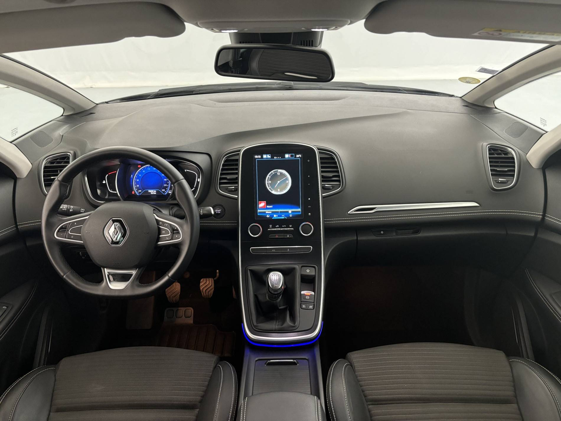 Vente en ligne Renault Scenic 4 Scenic Blue dCi 120 au prix de 15 590 €