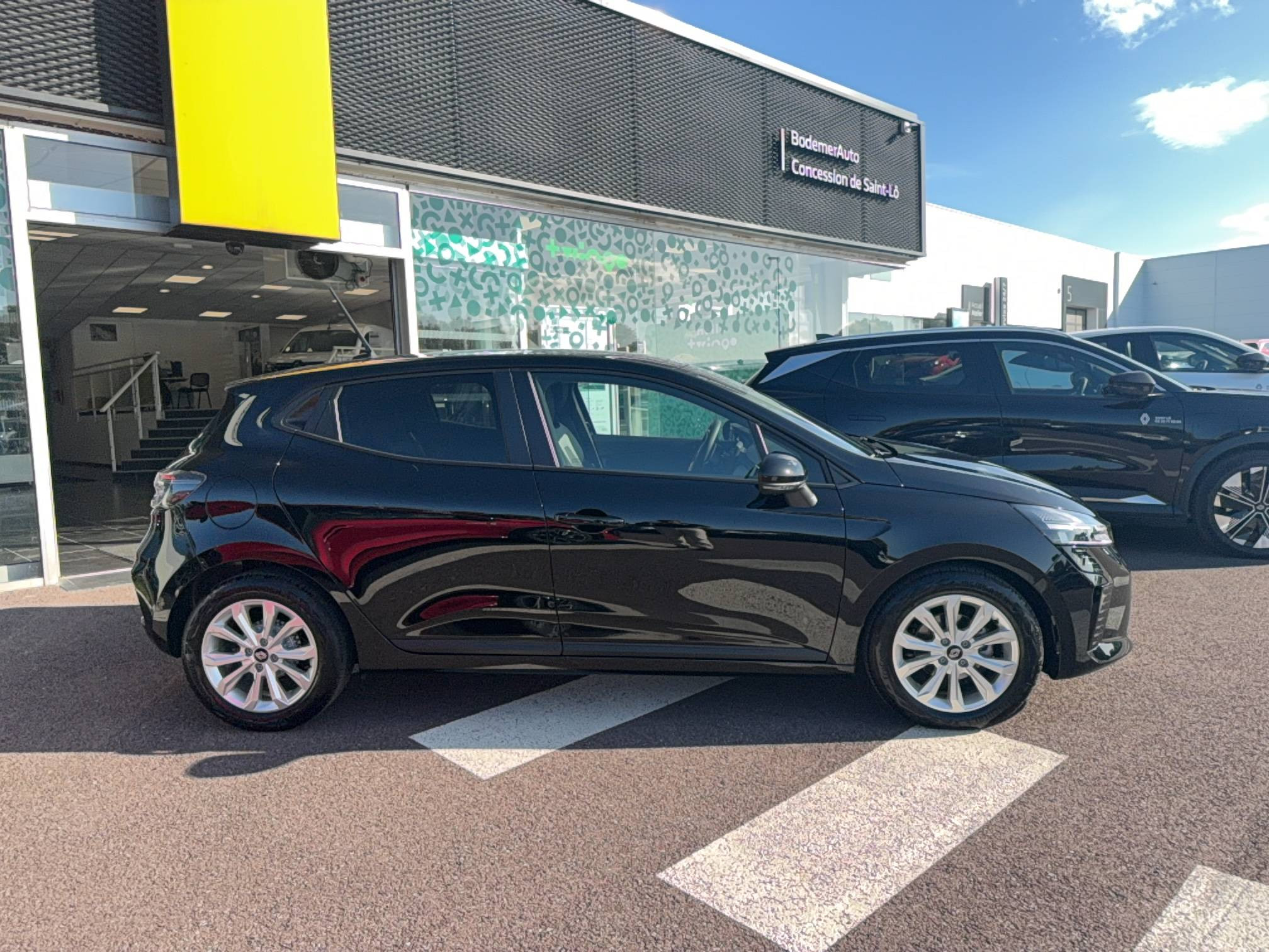 Vente en ligne Renault Clio 5 Clio Eco-G 100 ch au prix de 17 490 €