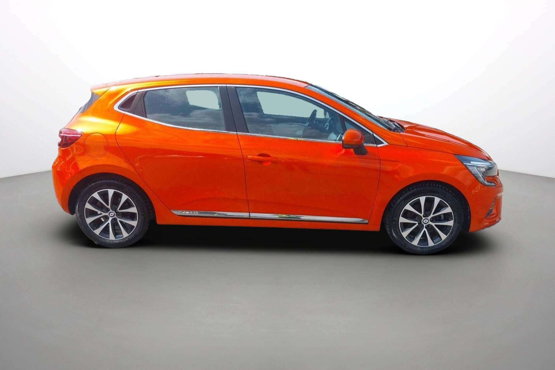 Vente en ligne Renault Clio 5 Clio E-Tech 140 - 21N au prix de 16 590 €