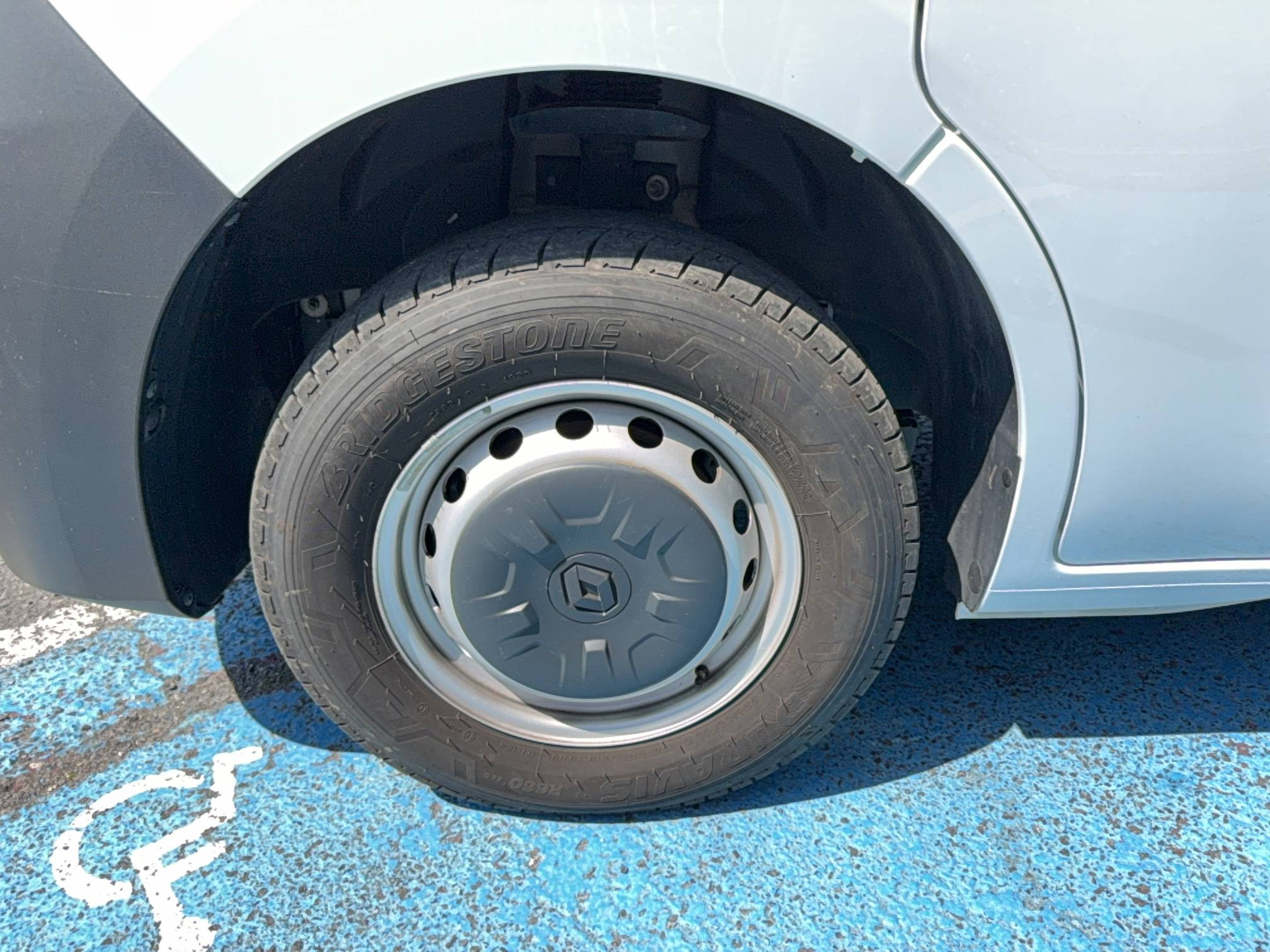Vente en ligne Renault Master Fourgon MASTER FGN TRAC F3500 L2H2 BLUE DCI 135 au prix de 26 790 €