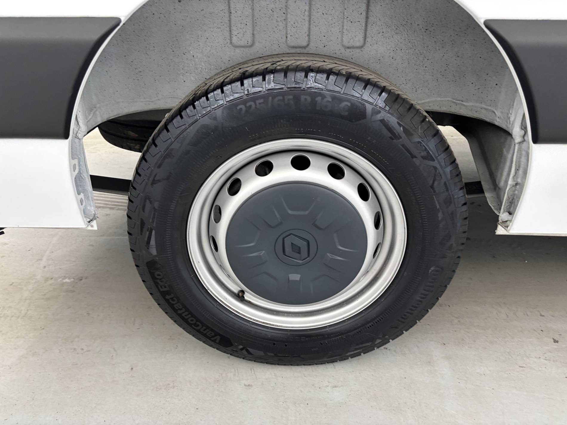Vente en ligne Renault Master Fourgon MASTER FGN TRAC F3500 L2H2 BLUE DCI 135 au prix de 24 990 €