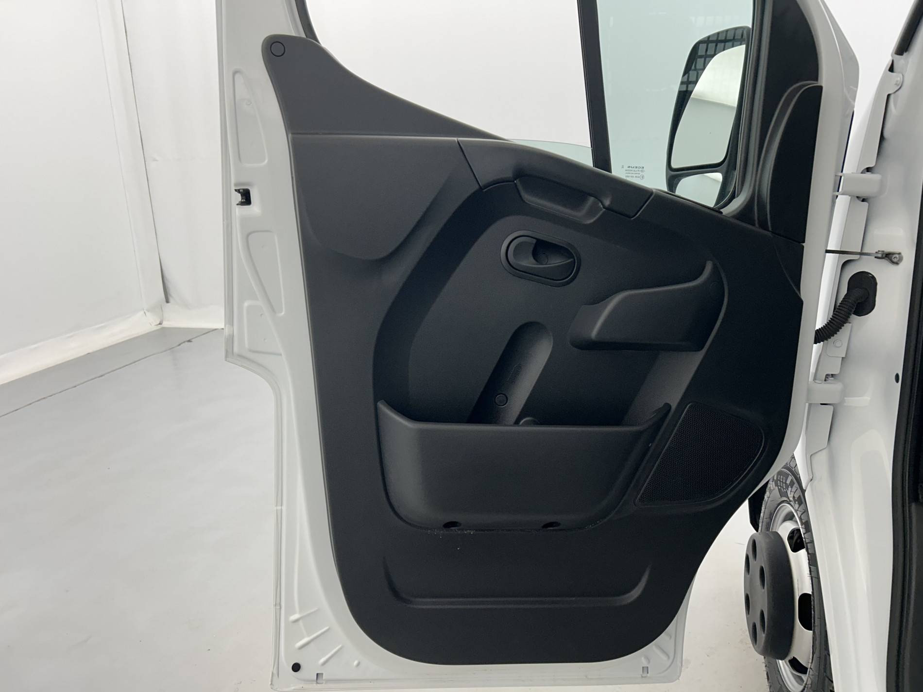 Vente en ligne Renault Master 3 Châssis Cabine MASTER CC PROP RJ3500 L2 PAFC BLUE DCI 130 EURO VI au prix de 32 880 €