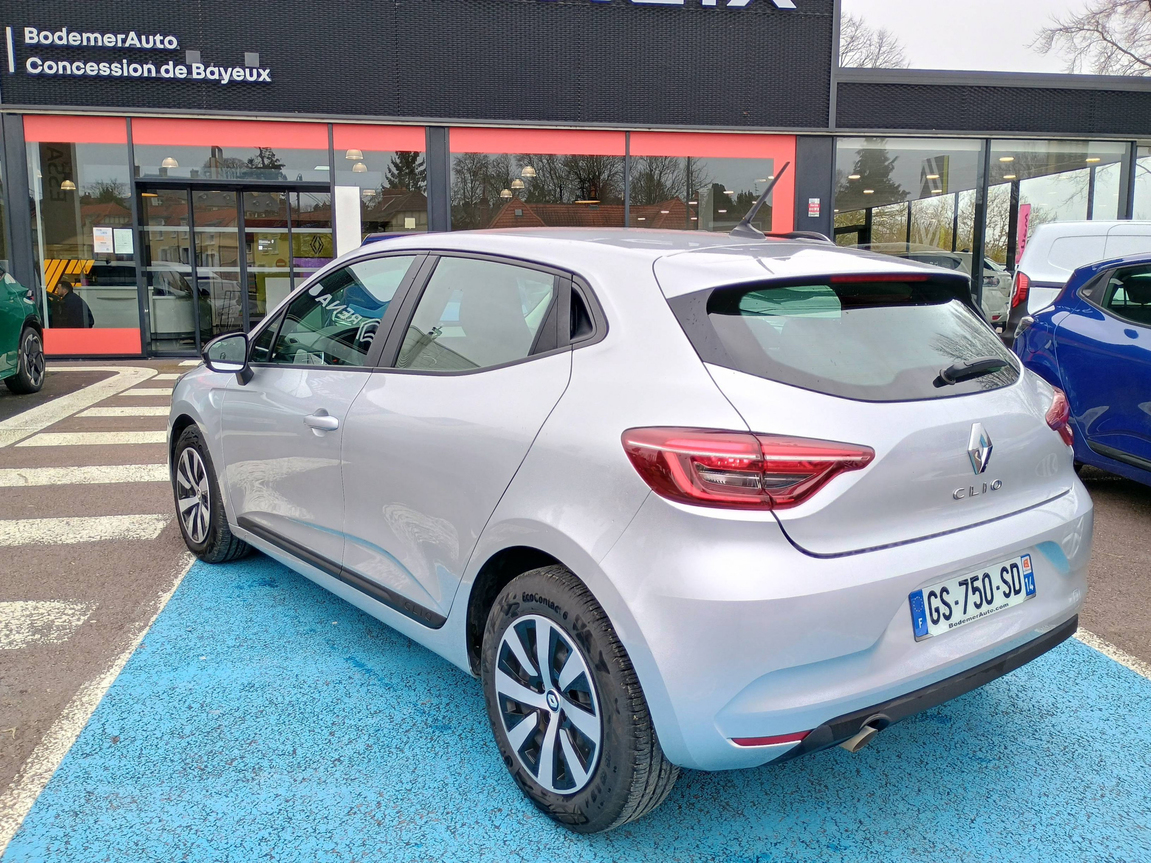 Vente en ligne Renault Clio 5 Clio TCe 90 au prix de 14 290 €