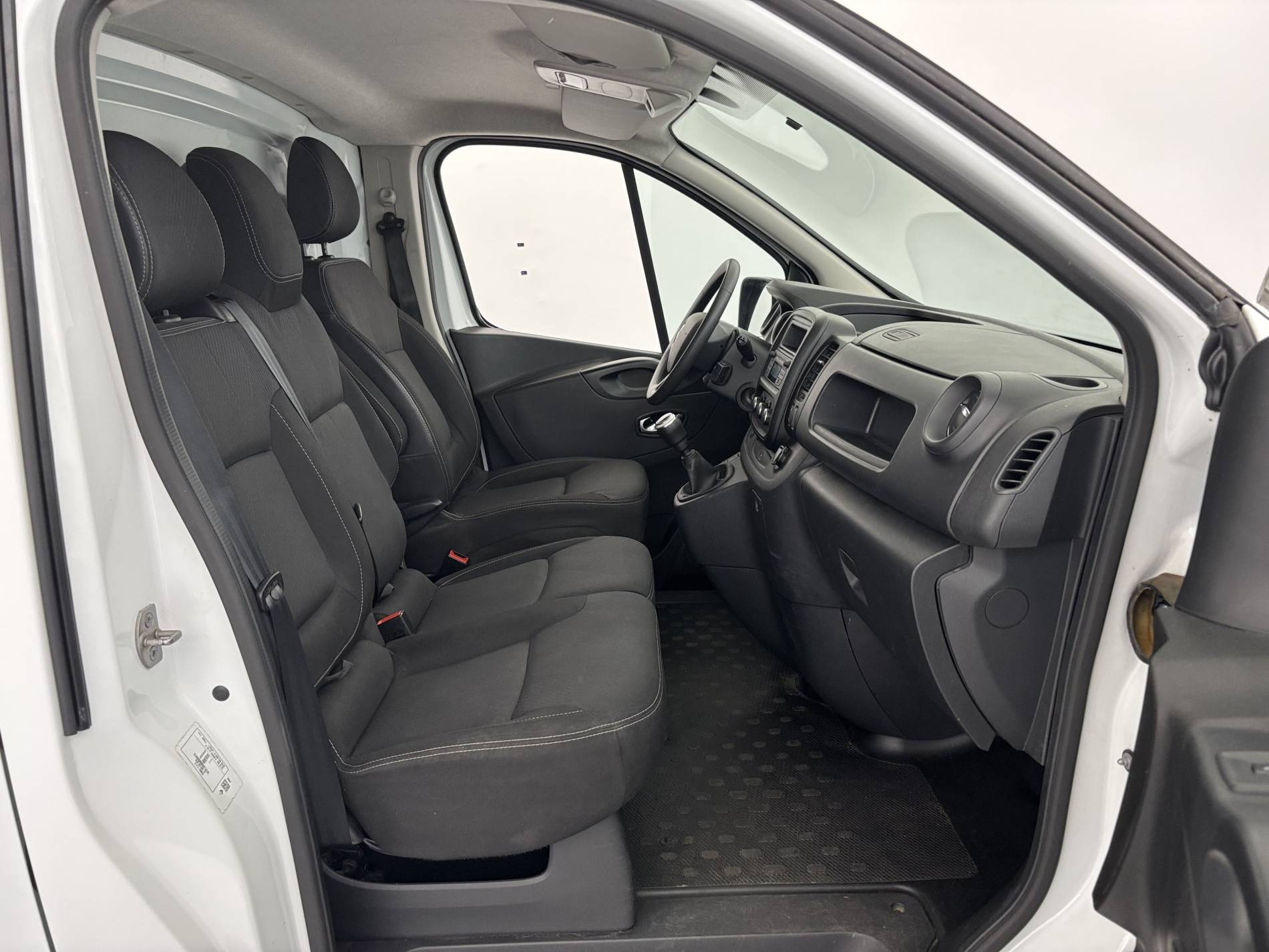Vente en ligne Renault Trafic 3 Fourgon TRAFIC FGN L2H1 1300 KG DCI 120 au prix de 18 490 €