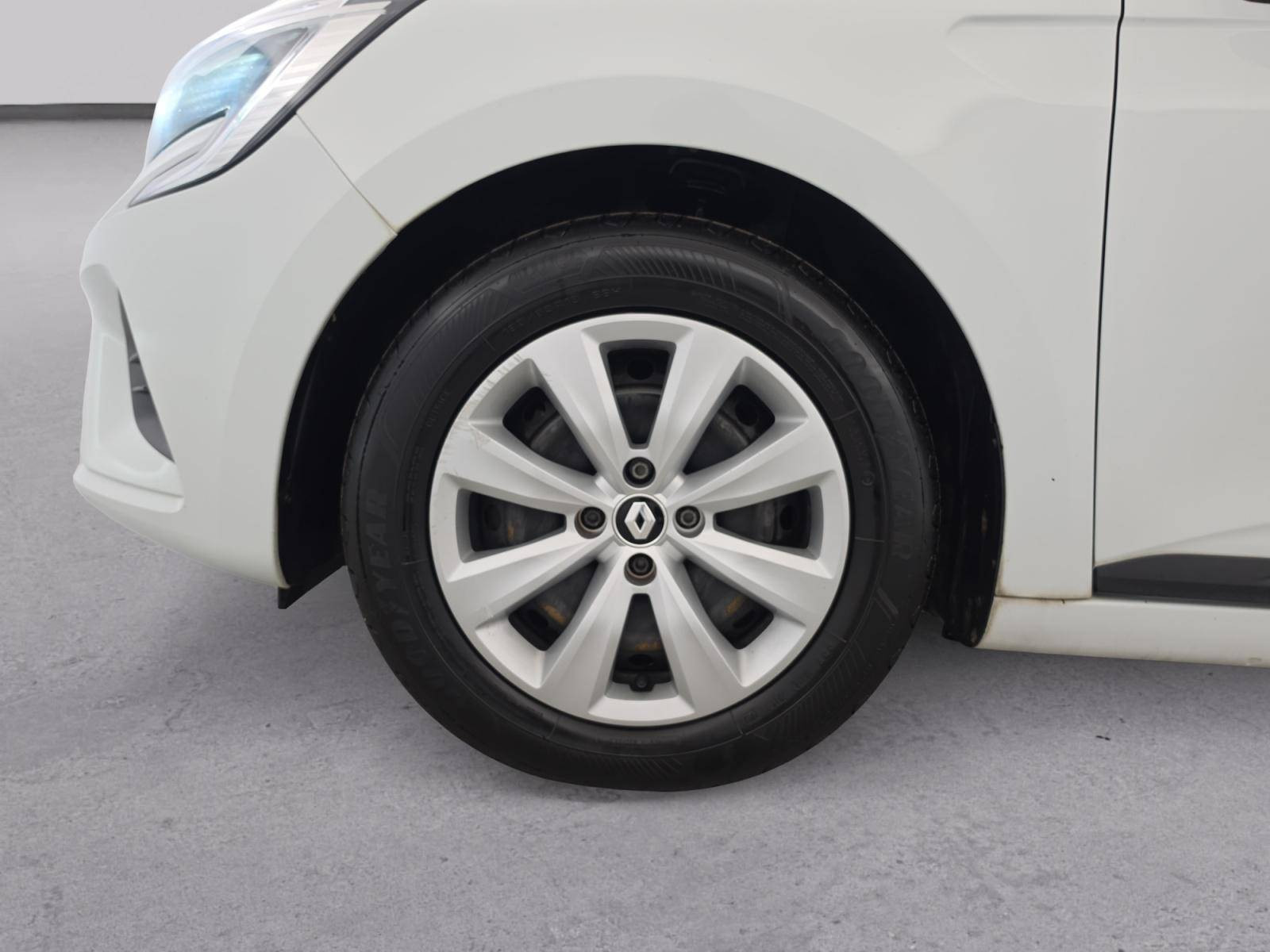 Vente en ligne Renault Clio 5 CLIO SOCIETE BLUE DCI 100 - 21N au prix de 11 990 €