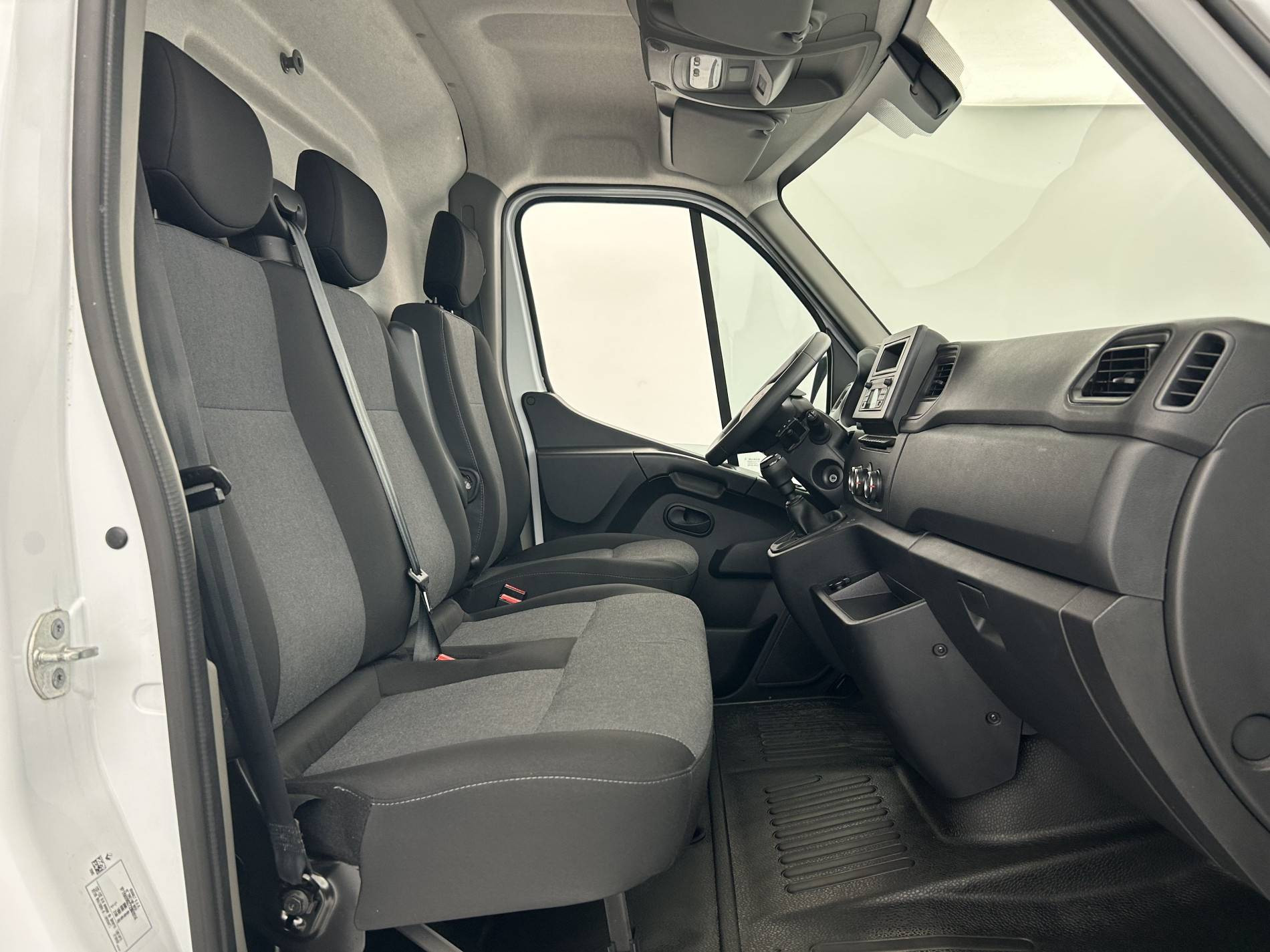 Vente en ligne Renault Master Fourgon MASTER FGN TRAC F3500 L3H3 BLUE DCI 135 au prix de 28 900 €