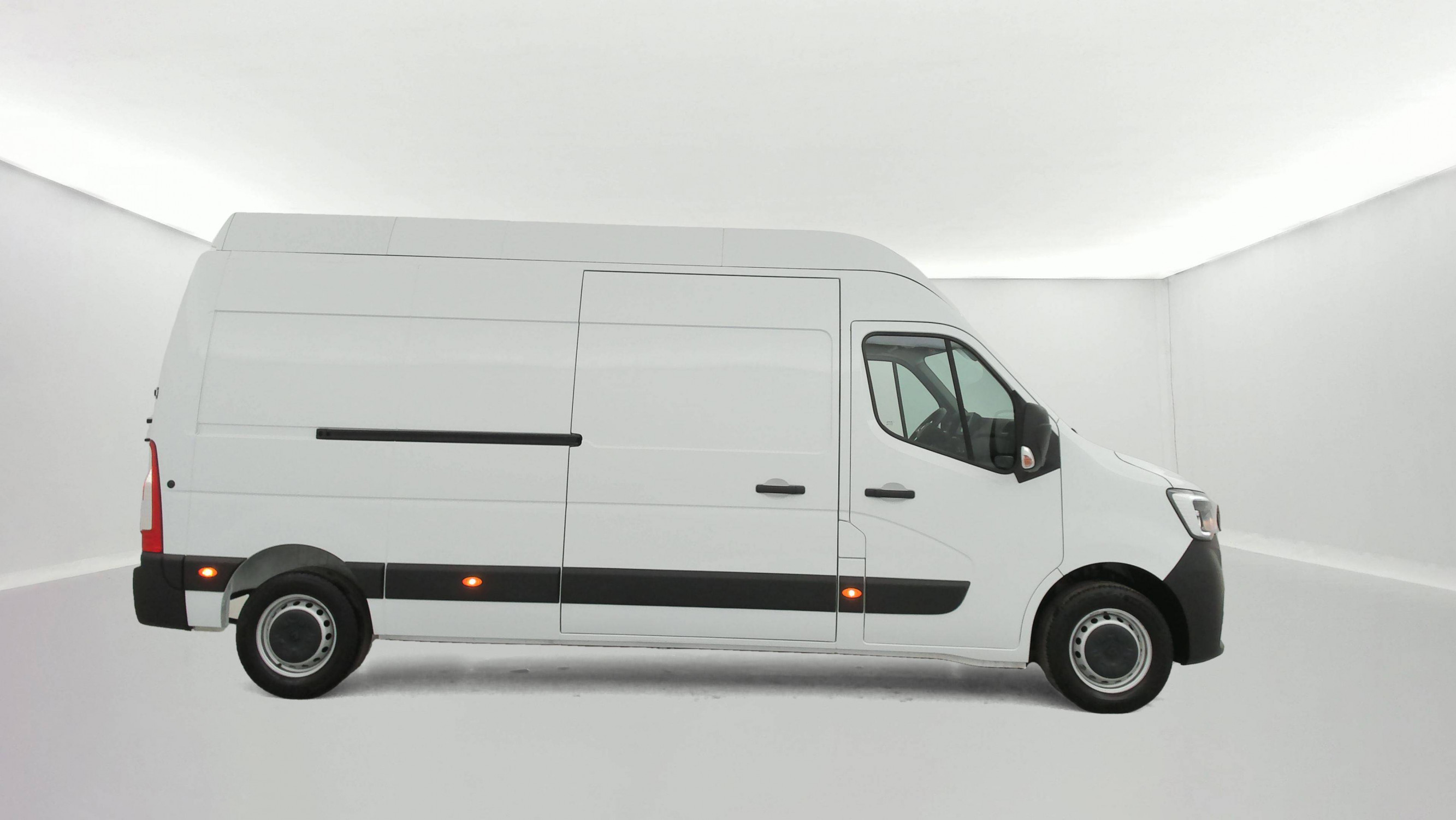 Vente en ligne Renault Master Fourgon MASTER FGN TRAC F3500 L3H3 BLUE DCI 135 au prix de 28 990 €