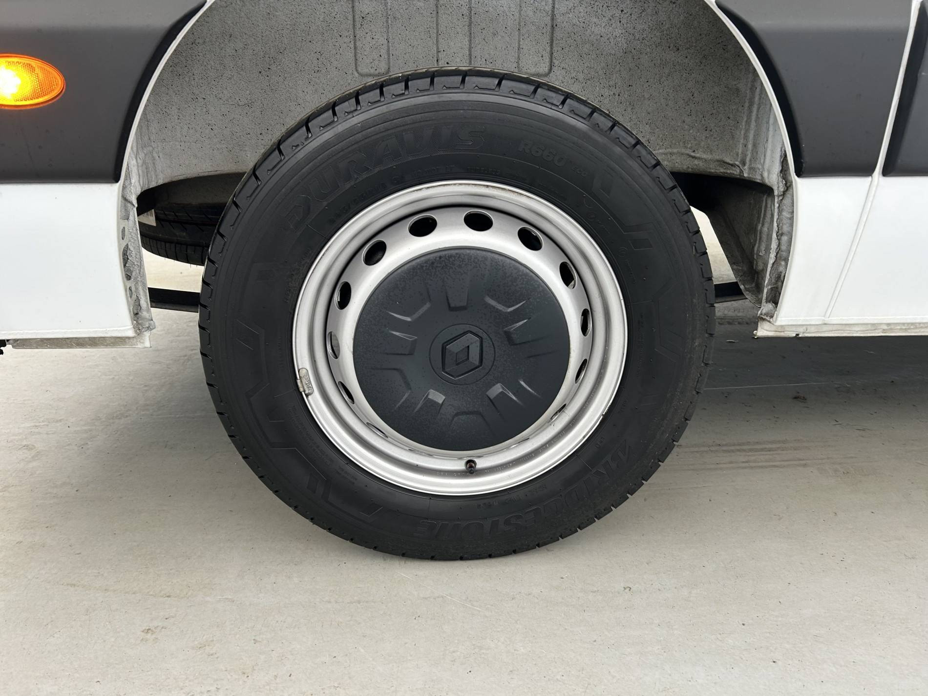 Vente en ligne Renault Master Fourgon MASTER FGN TRAC F3500 L3H3 BLUE DCI 135 au prix de 27 990 €