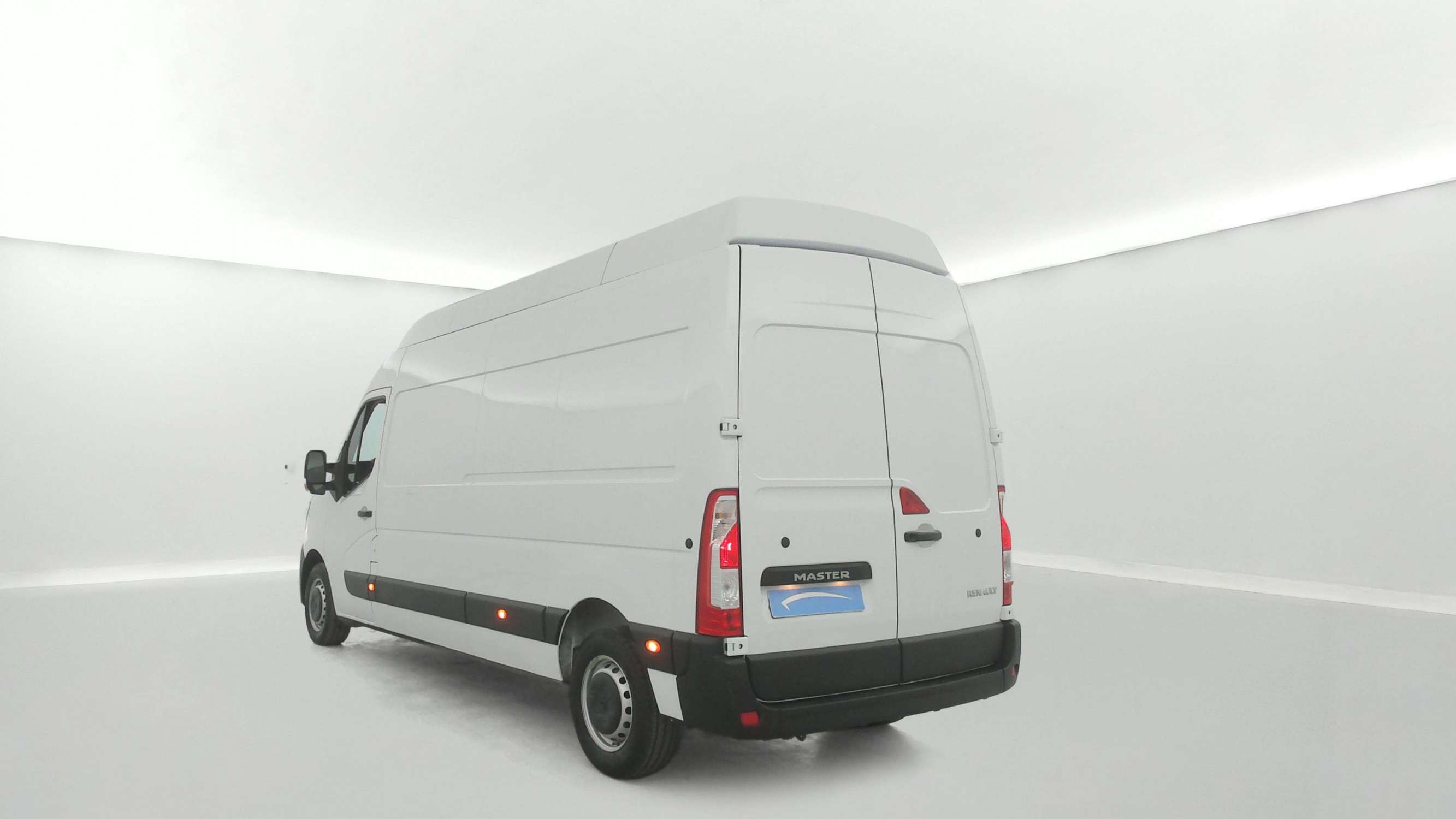 Vente en ligne Renault Master Fourgon MASTER FGN TRAC F3500 L3H3 BLUE DCI 135 au prix de 28 990 €