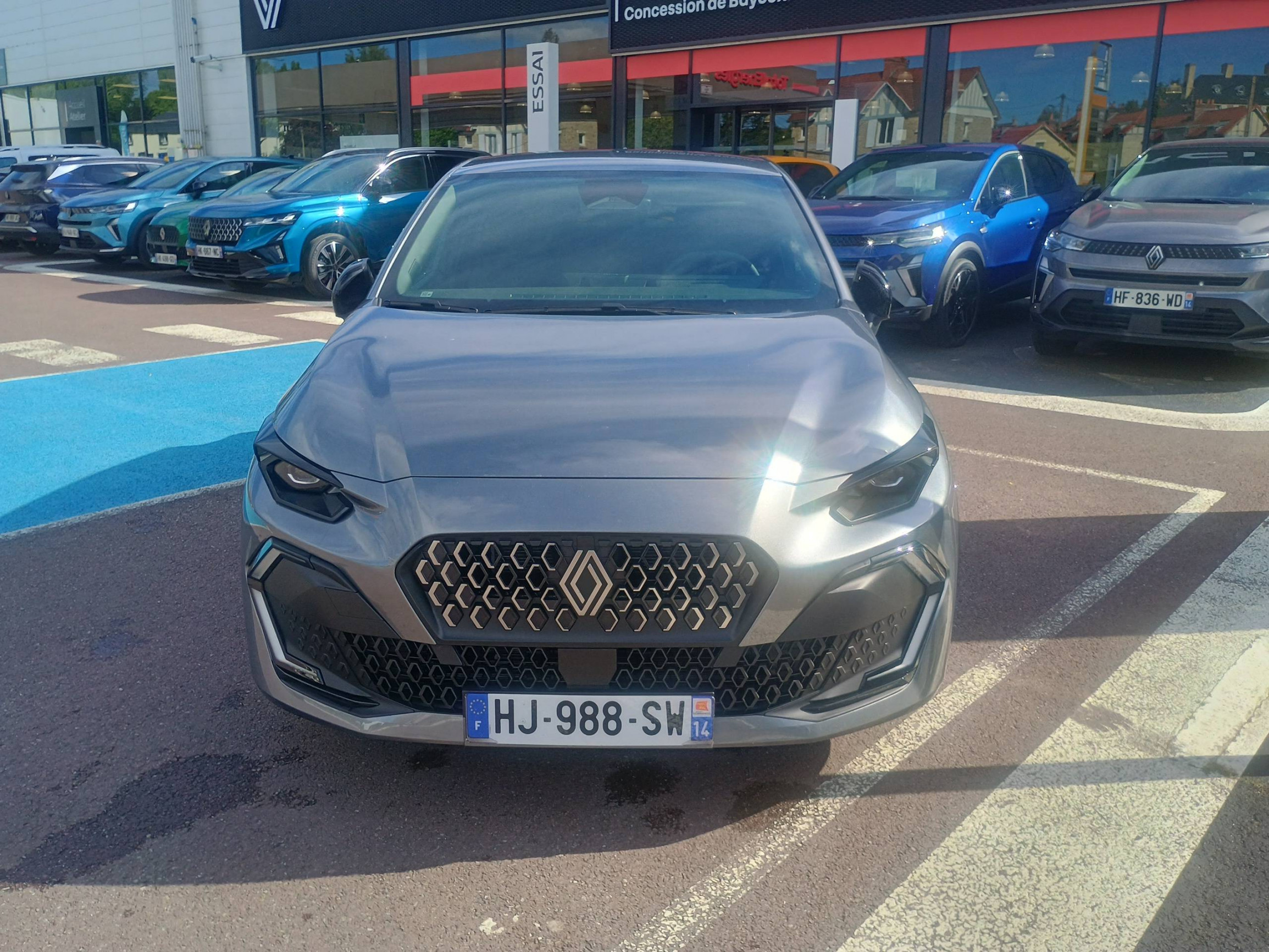 Vente en ligne Renault Clio 6 Clio E-Tech full hybrid 160 ch au prix de 28 200 €