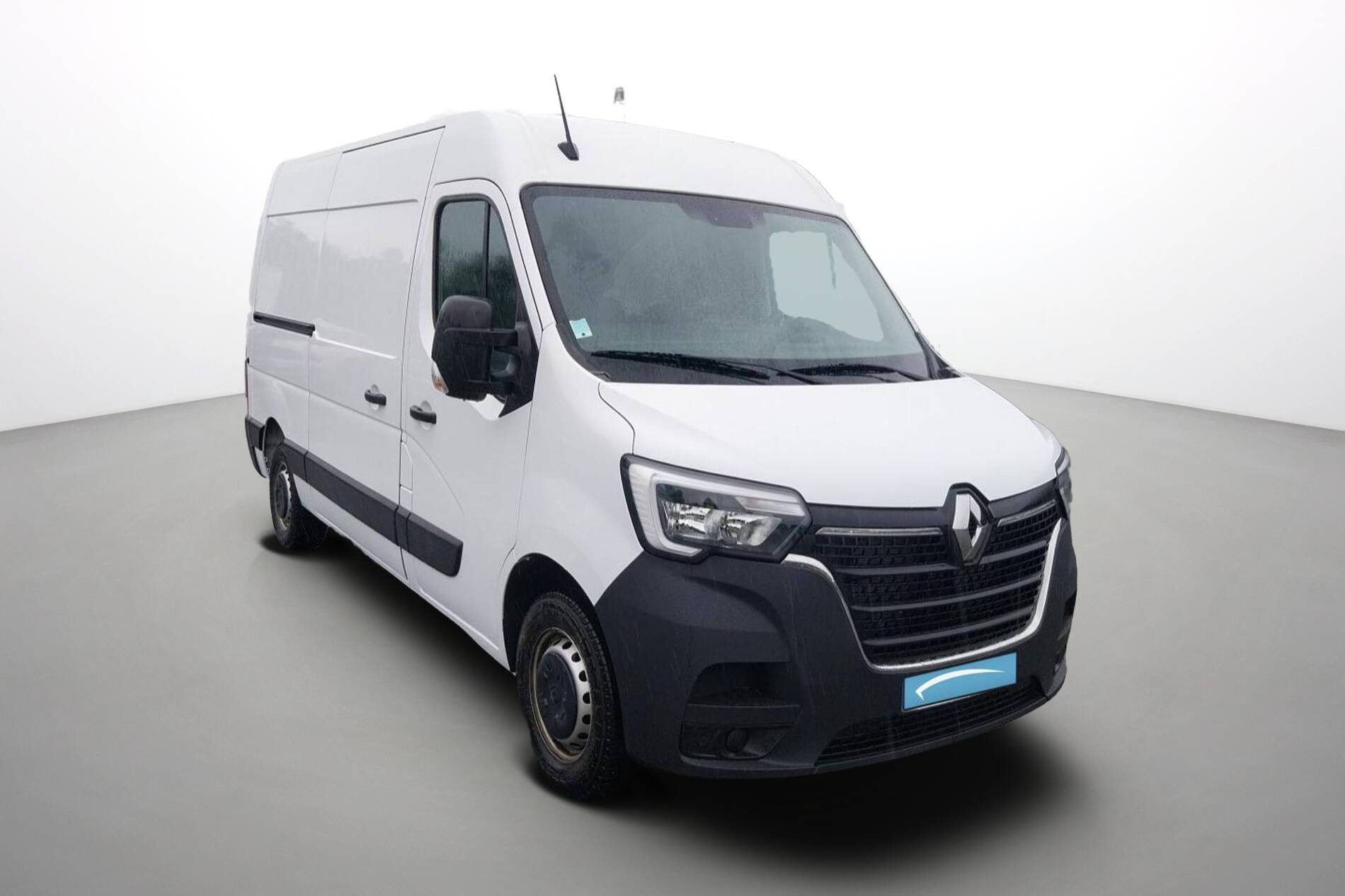 Vente en ligne Renault Master Fourgon MASTER FGN TRAC F3500 L2H2 BLUE DCI 135 au prix de 26 990 €