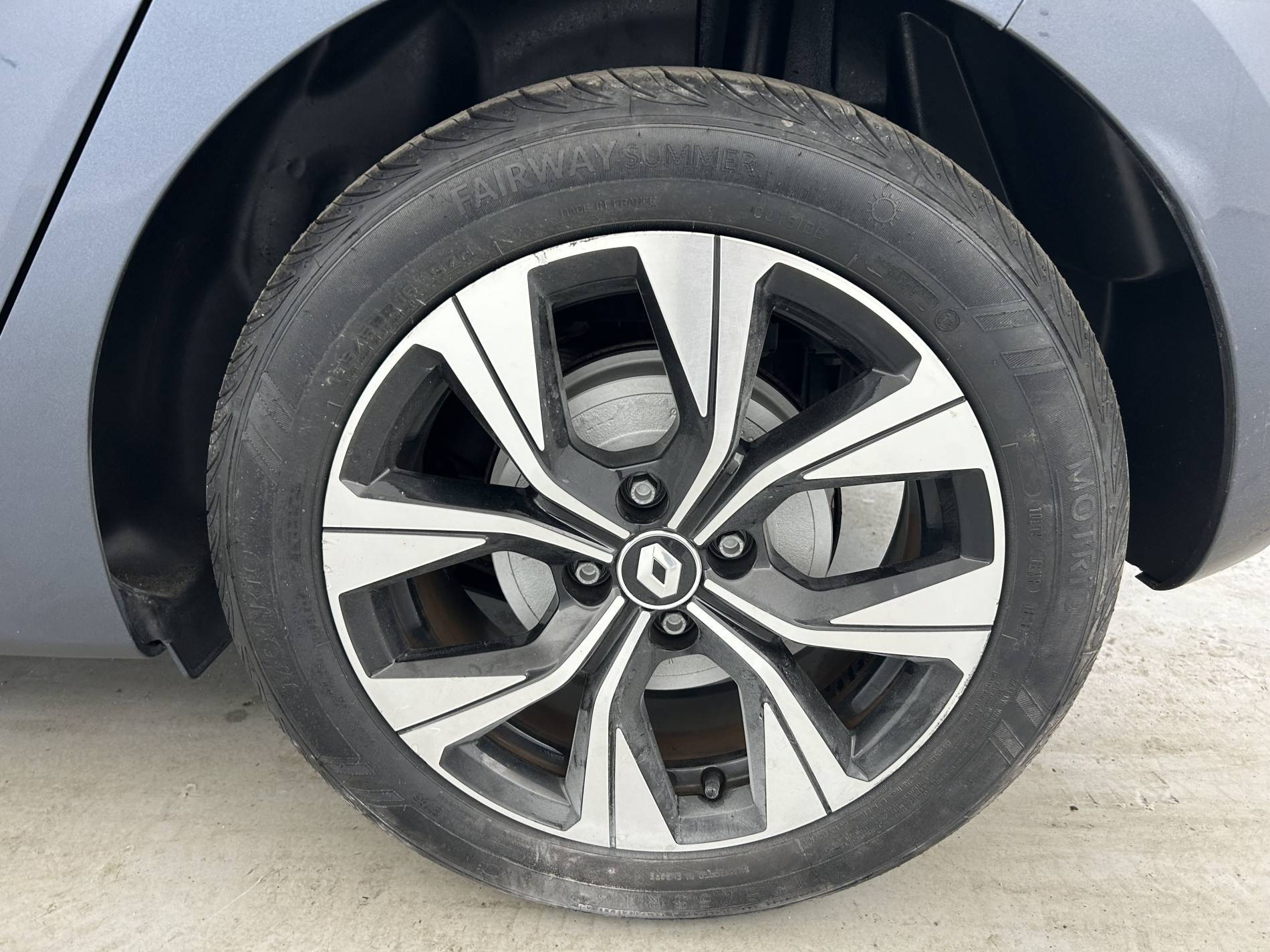 Vente en ligne Renault Clio 5 Clio E-Tech 140 - 21N au prix de 17 000 €