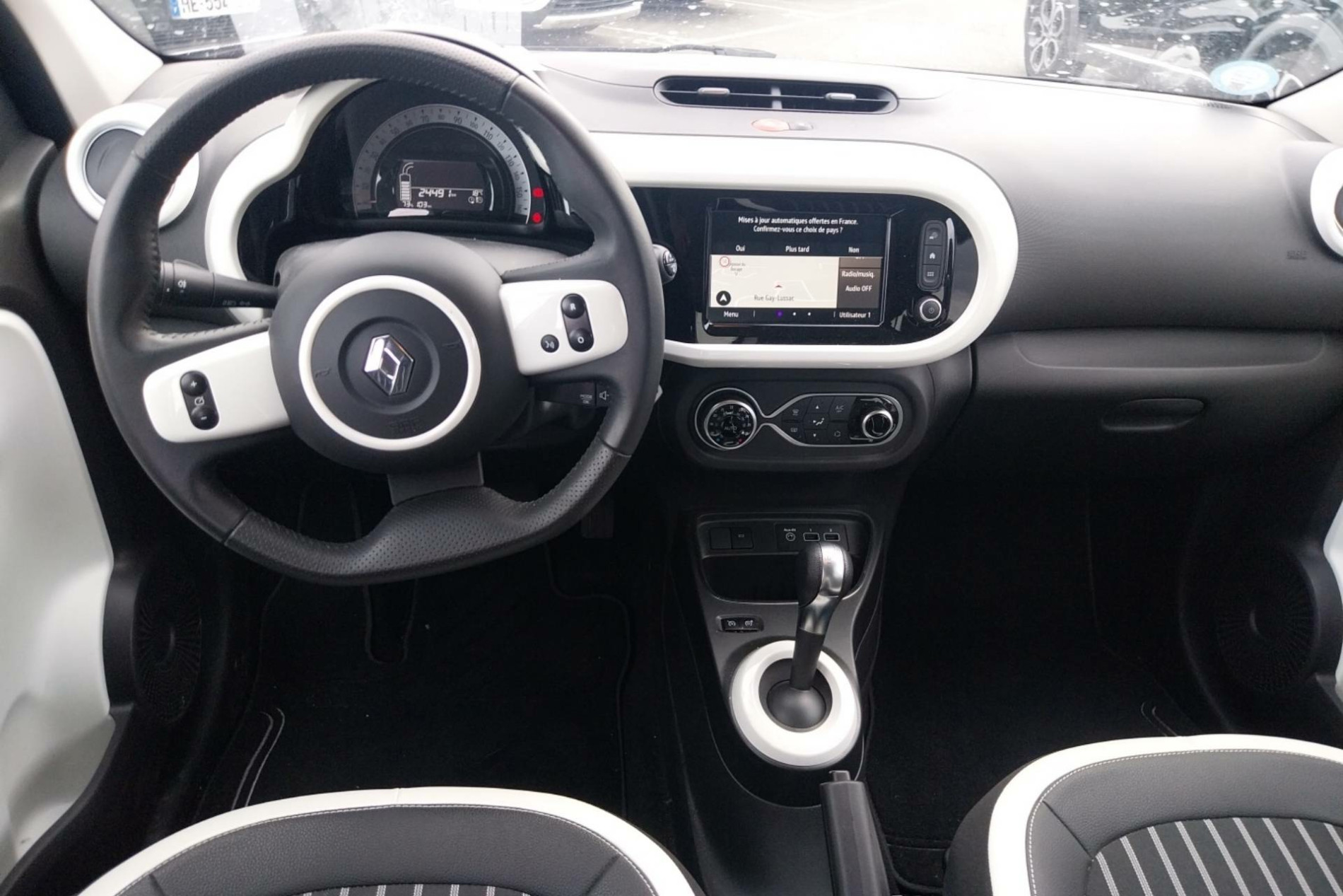 Vente en ligne Renault Twingo Electrique Twingo III E-Tech au prix de 12 990 €