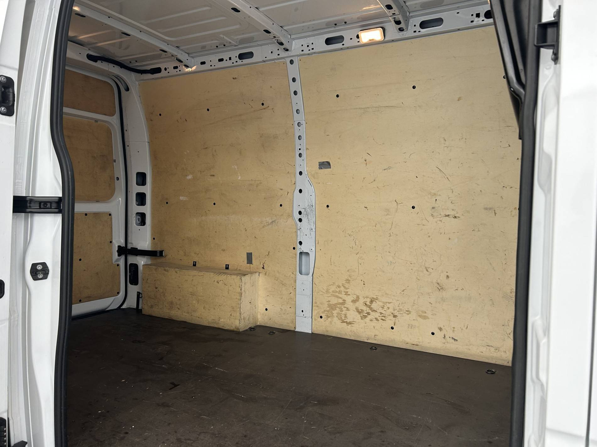 Vente en ligne Renault Master Fourgon MASTER FGN TRAC F3500 L2H2 BLUE DCI 135 au prix de 24 990 €