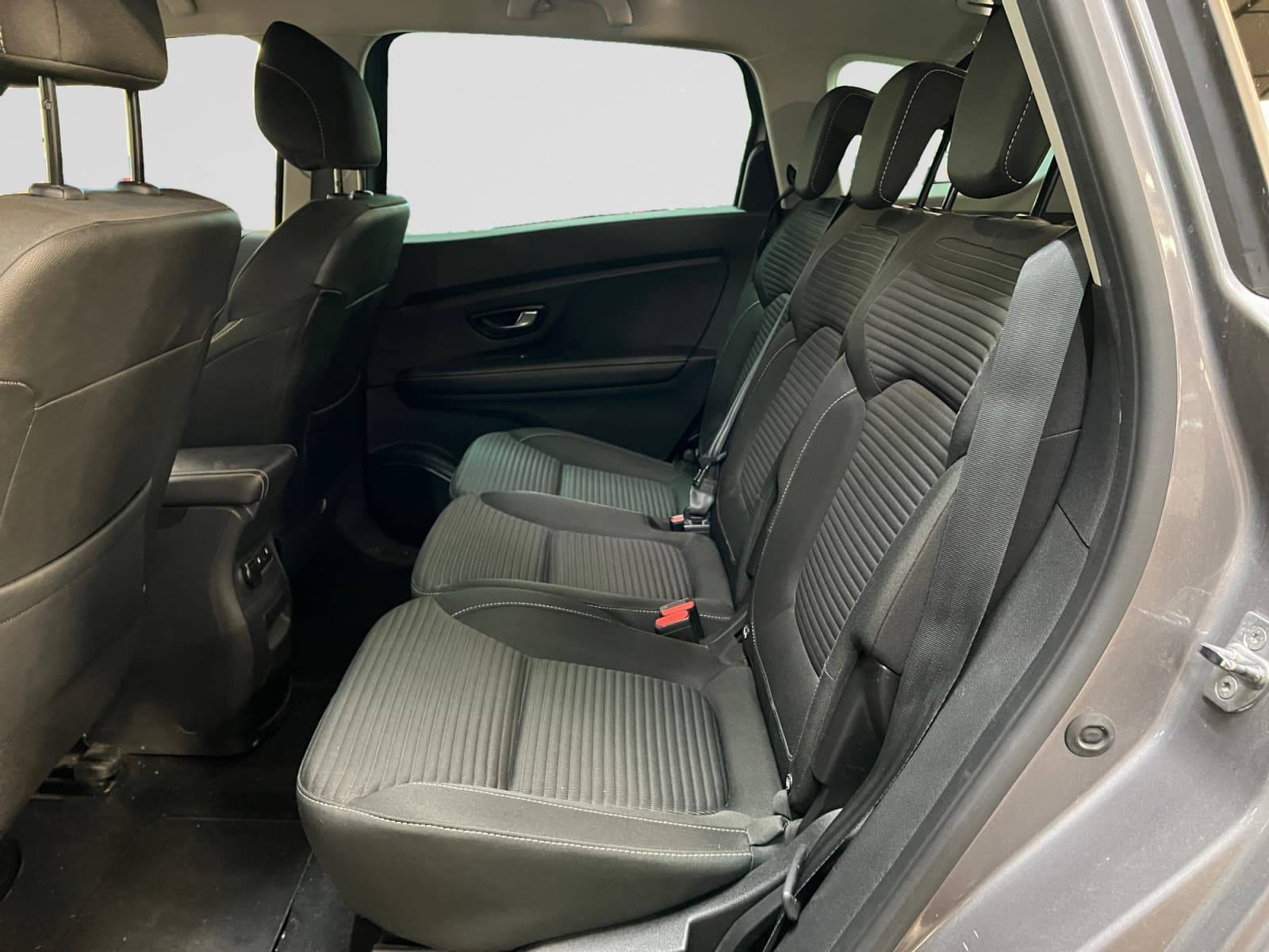 Vente en ligne Renault Grand Scenic 4 Grand Scenic TCe 140 au prix de 21 990 €