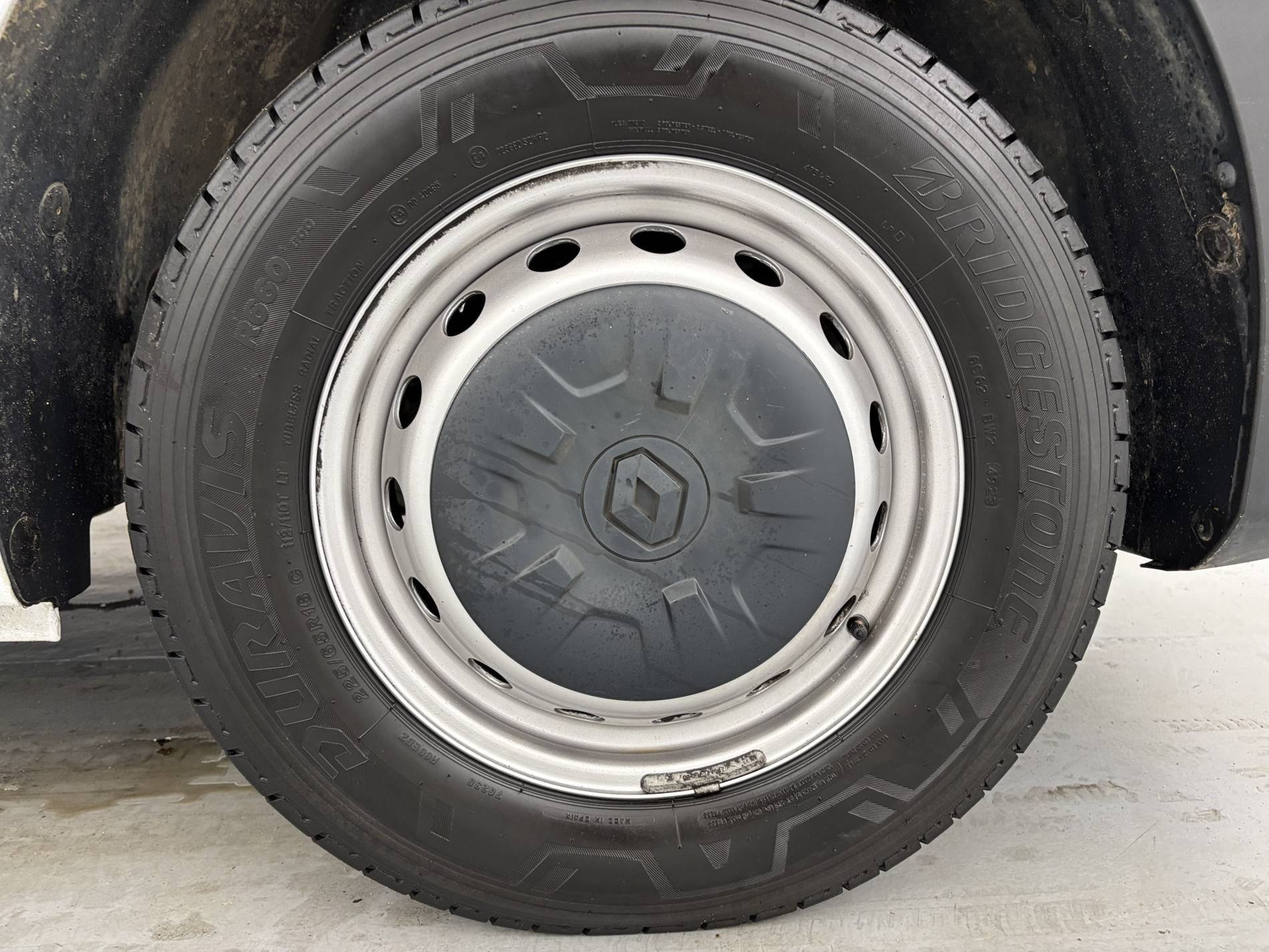 Vente en ligne Renault Master Fourgon MASTER FGN TRAC F3500 L2H2 BLUE DCI 135 au prix de 22 990 €