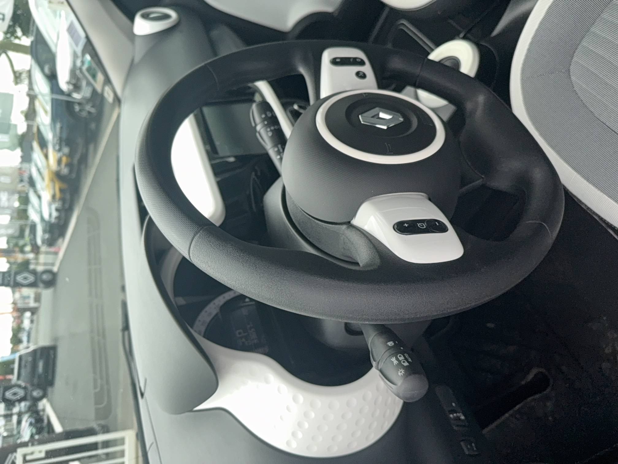 Vente en ligne Renault Twingo Electrique Twingo III E-Tech au prix de 12 490 €