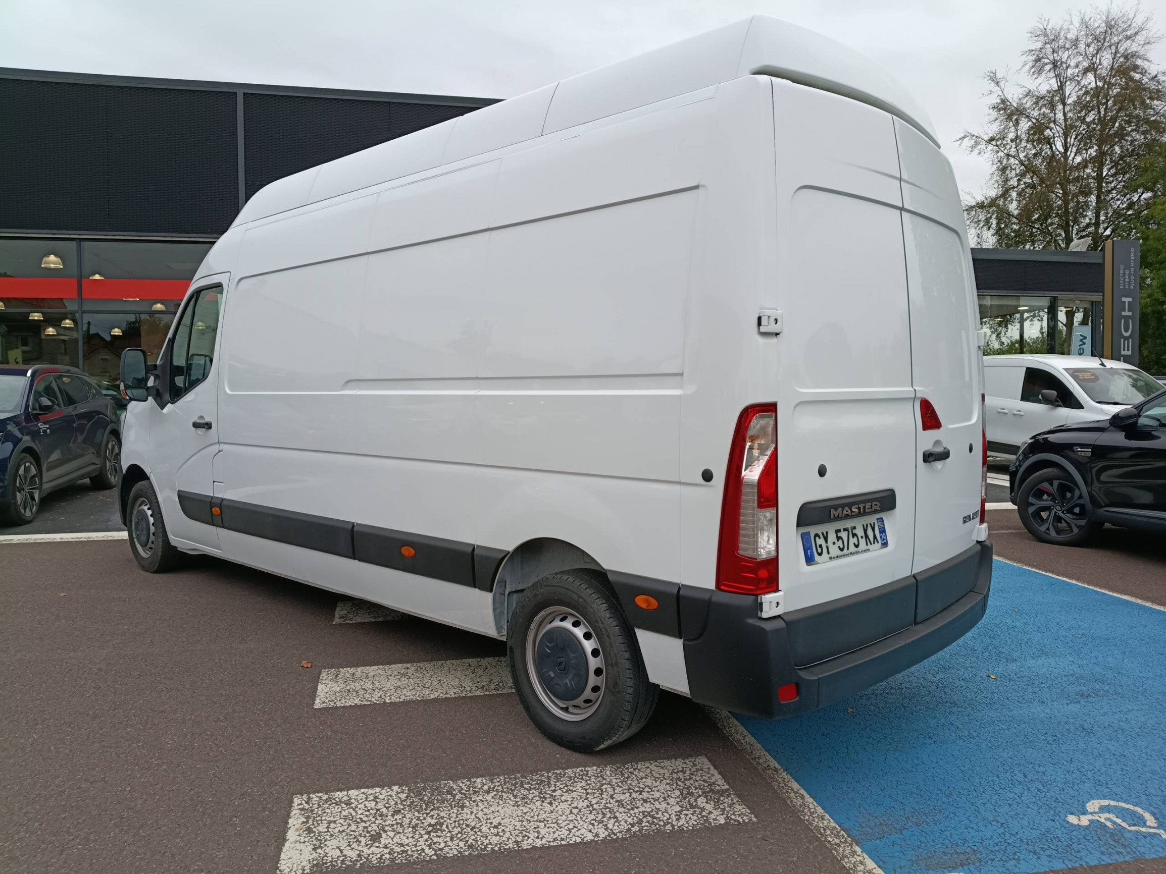 Vente en ligne Renault Master Fourgon MASTER FGN TRAC F3500 L3H3 BLUE DCI 135 au prix de 26 490 €