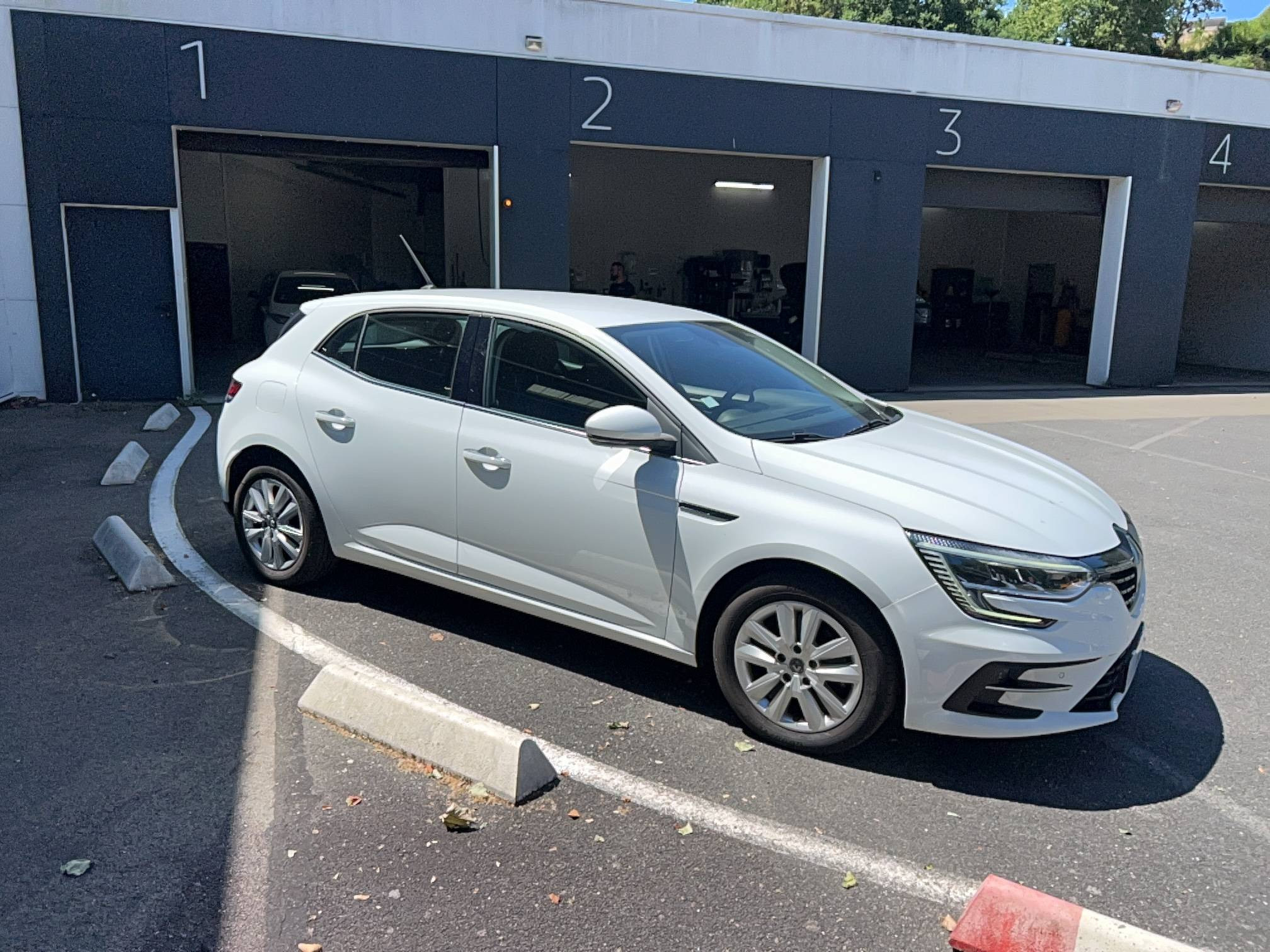 Vente en ligne Renault Megane 4 Mégane IV Berline Blue dCi 115 au prix de 14 290 €