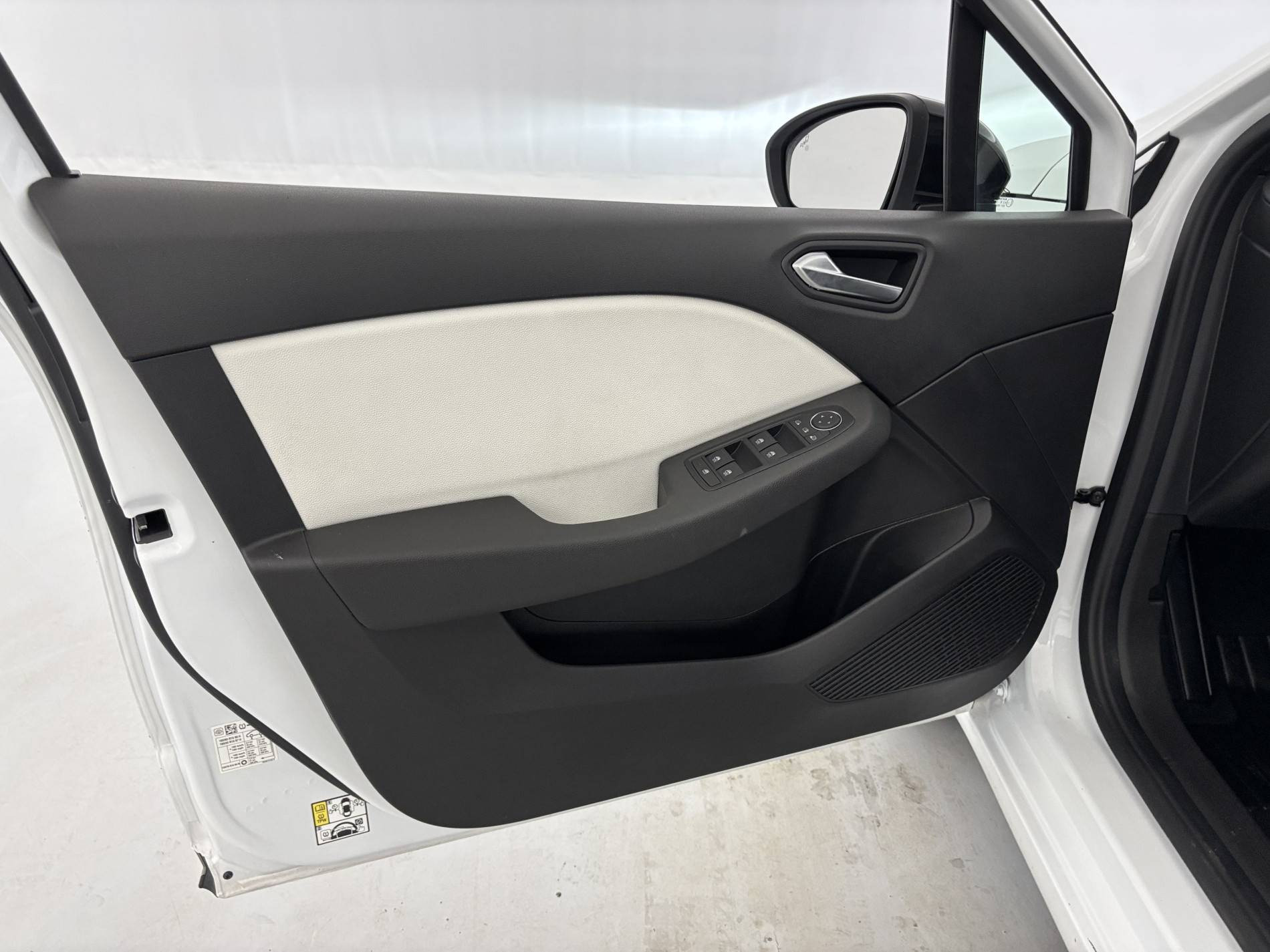Vente en ligne Renault Clio 5 Clio E-Tech full hybrid 145 au prix de 15 890 €
