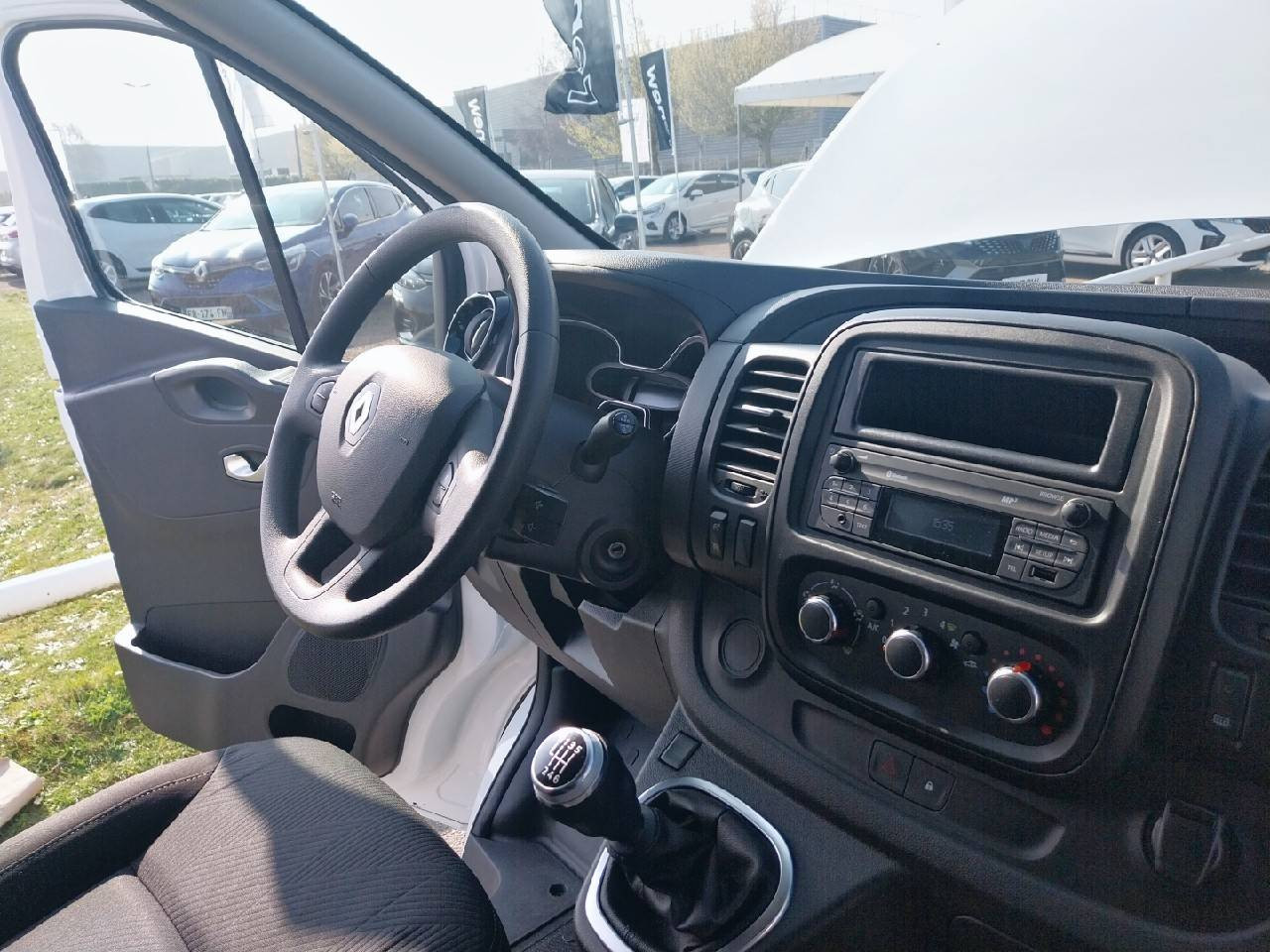 Vente en ligne Renault Trafic 3 Fourgon TRAFIC FGN L2H1 1300 KG DCI 120 au prix de 20 490 €