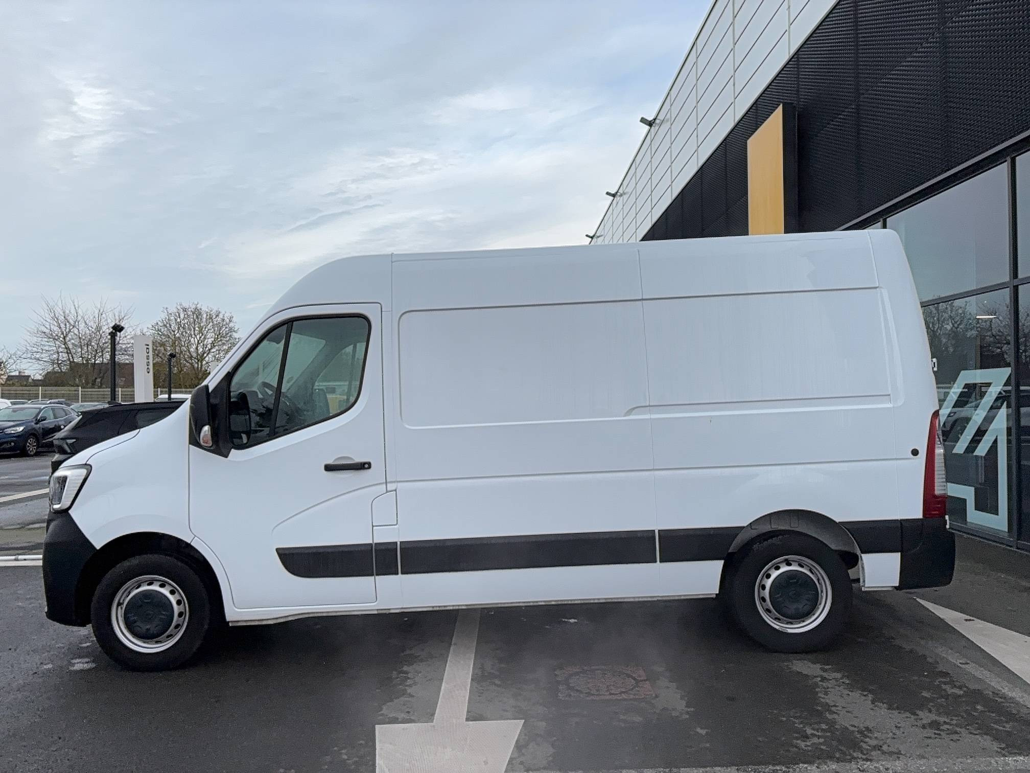 Vente en ligne Renault Master Fourgon MASTER FGN TRAC F3500 L2H2 BLUE DCI 135 au prix de 25 000 €