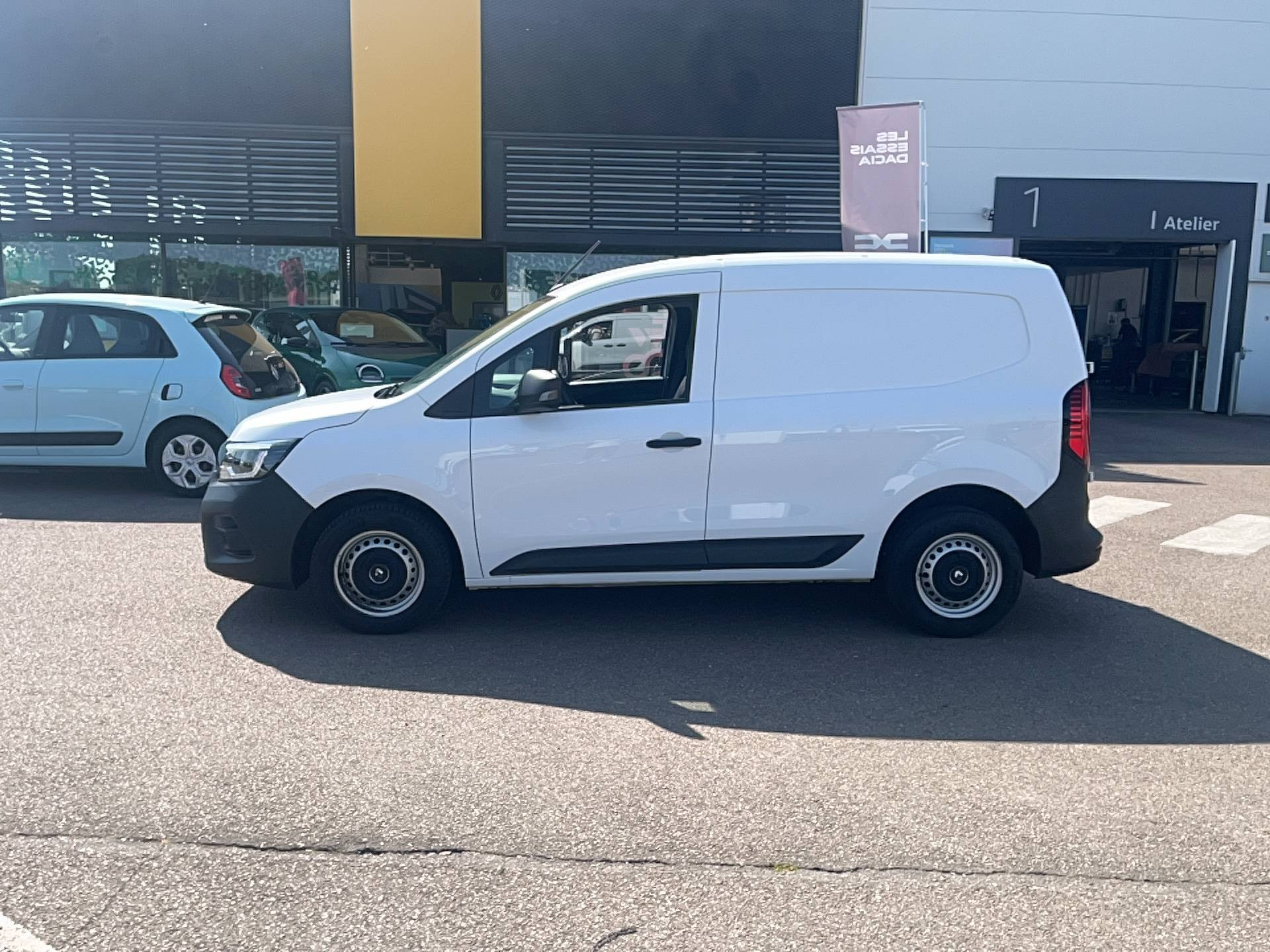 Vente en ligne Renault Kangoo Van  BLUE DCI 95 EDC au prix de 17 991 €