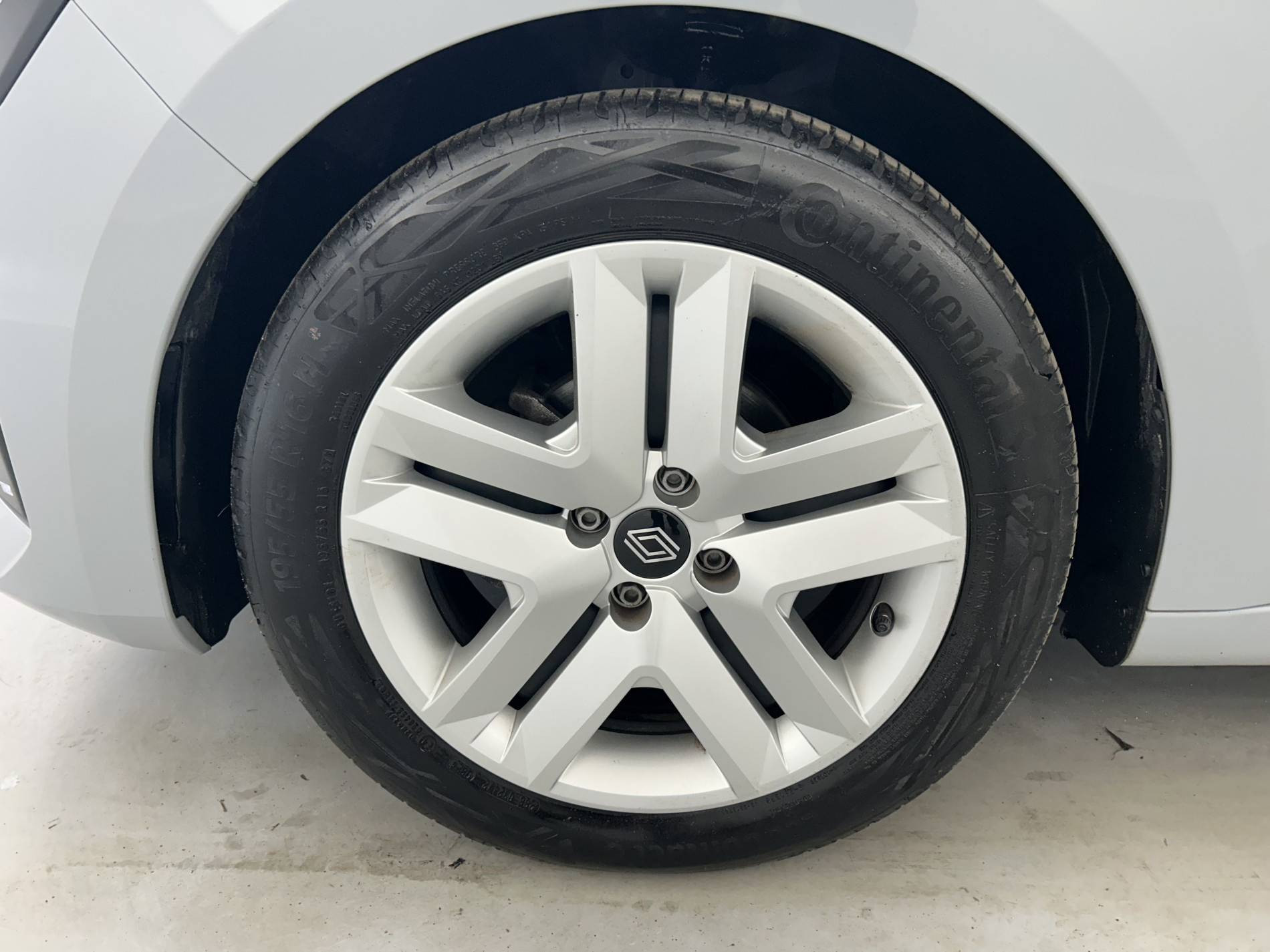 Vente en ligne Renault Clio 5 Clio TCe 90 au prix de 15 790 €