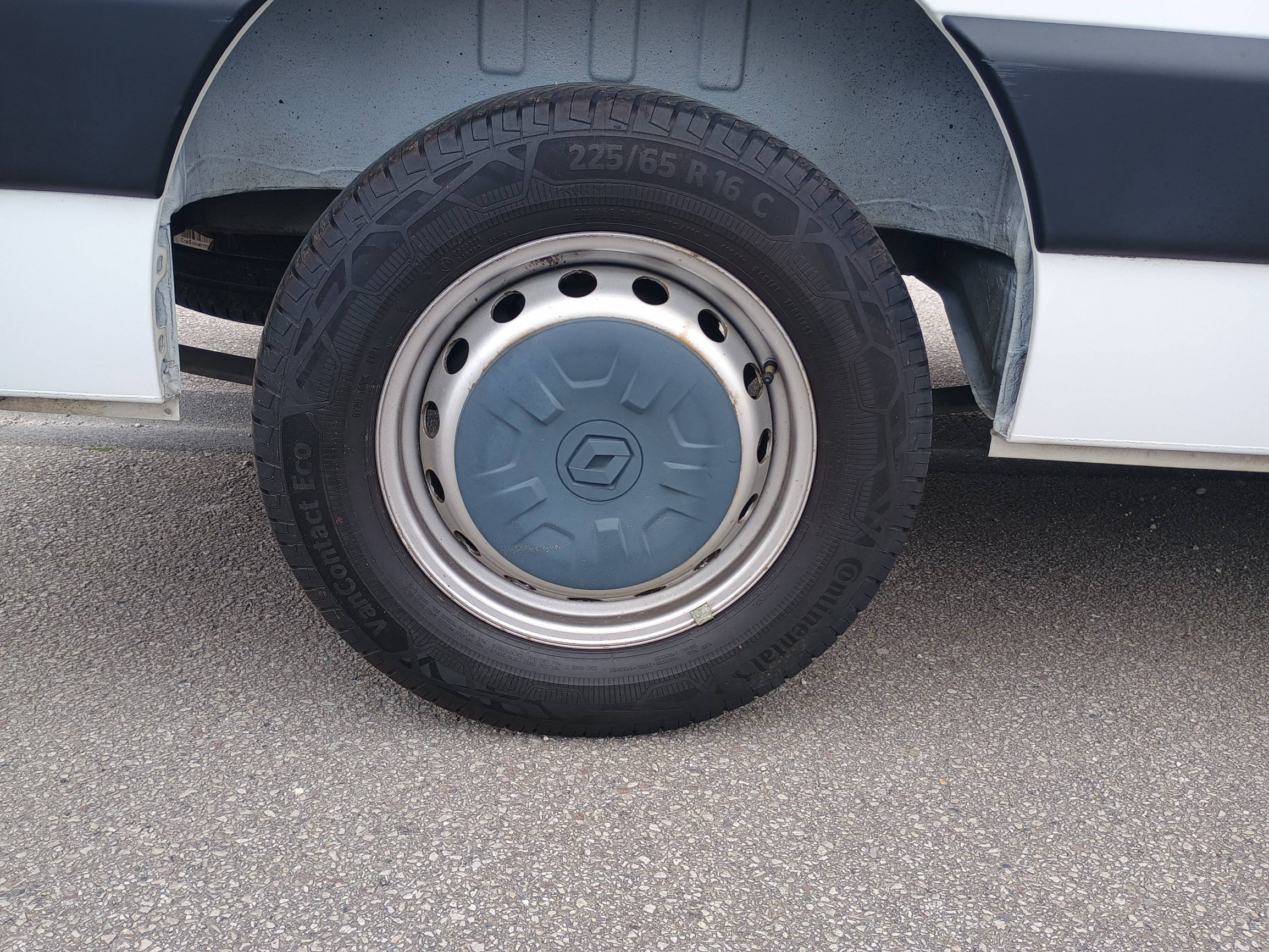 Vente en ligne Renault Master Fourgon MASTER FGN TRAC F3500 L2H3 DCI 135 au prix de 23 990 €