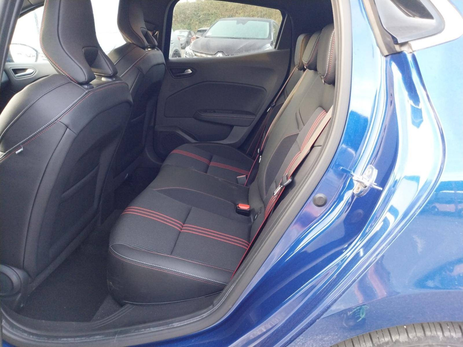 Vente en ligne Renault Clio 5 Clio E-Tech 140 - 21N au prix de 18 490 €